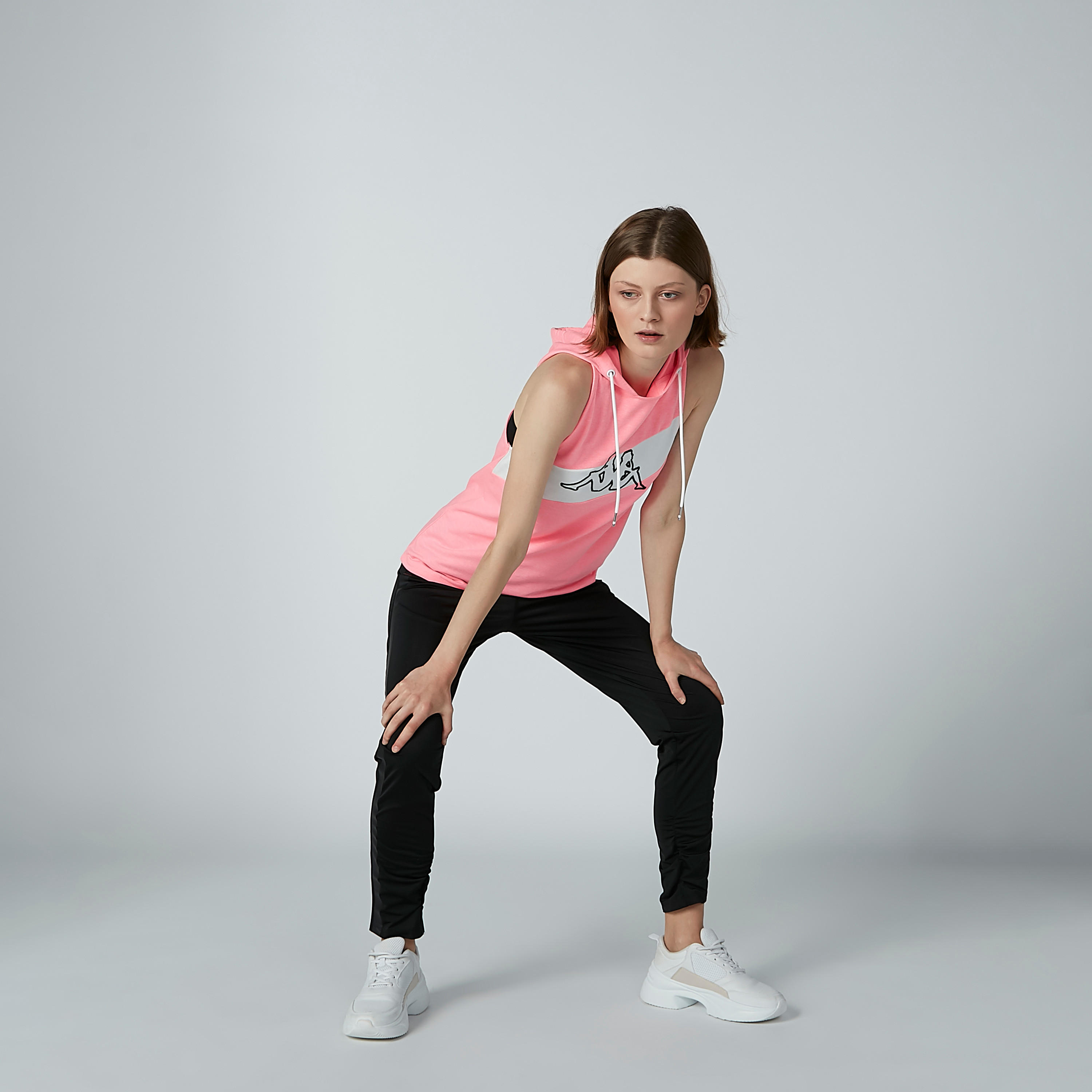 تيشيرت دون أكمام بقبّعة وشريطة وطبعات من كابا-women-clothing-sportswearandactivewear-tshirtsandvests-image-1