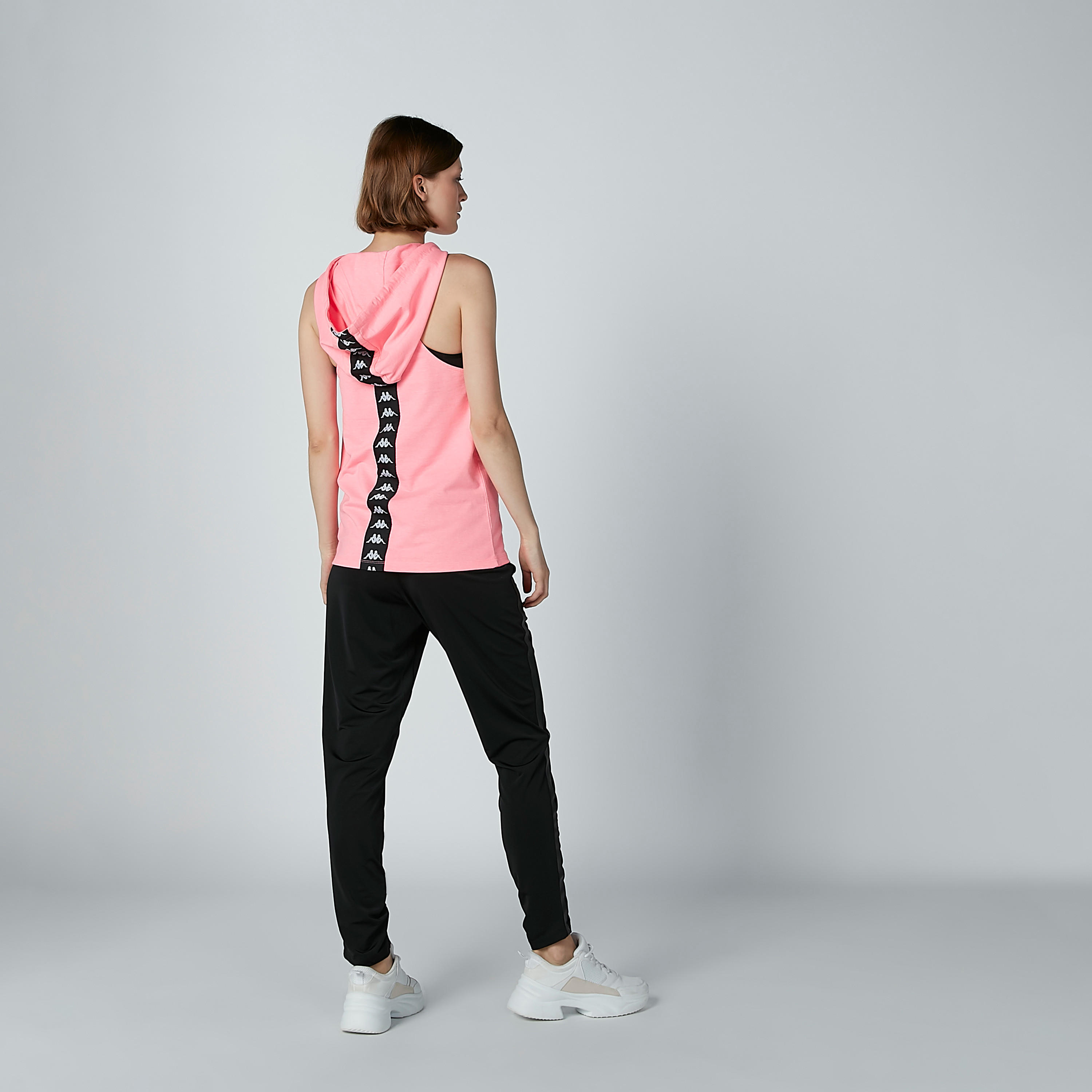 تيشيرت دون أكمام بقبّعة وشريطة وطبعات من كابا-women-clothing-sportswearandactivewear-tshirtsandvests-image-4