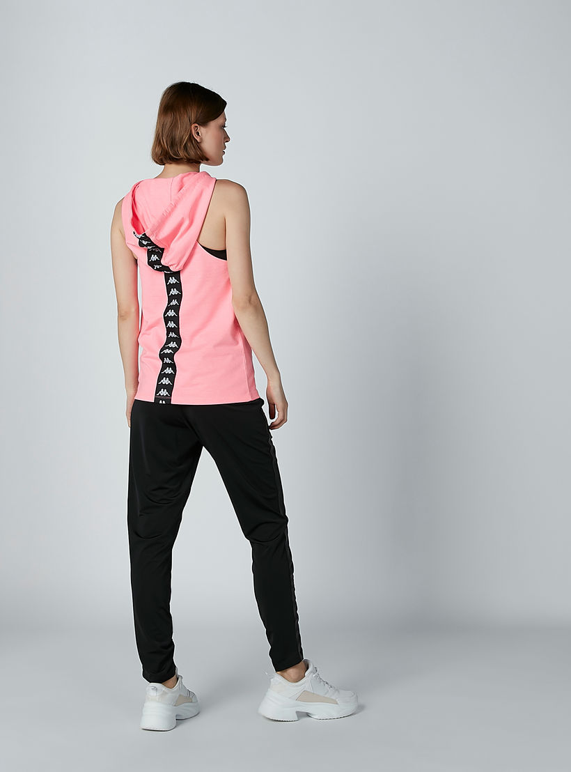 تيشيرت دون أكمام بقبّعة وشريطة وطبعات من كابا-women-clothing-sportswearandactivewear-tshirtsandvests-image-4