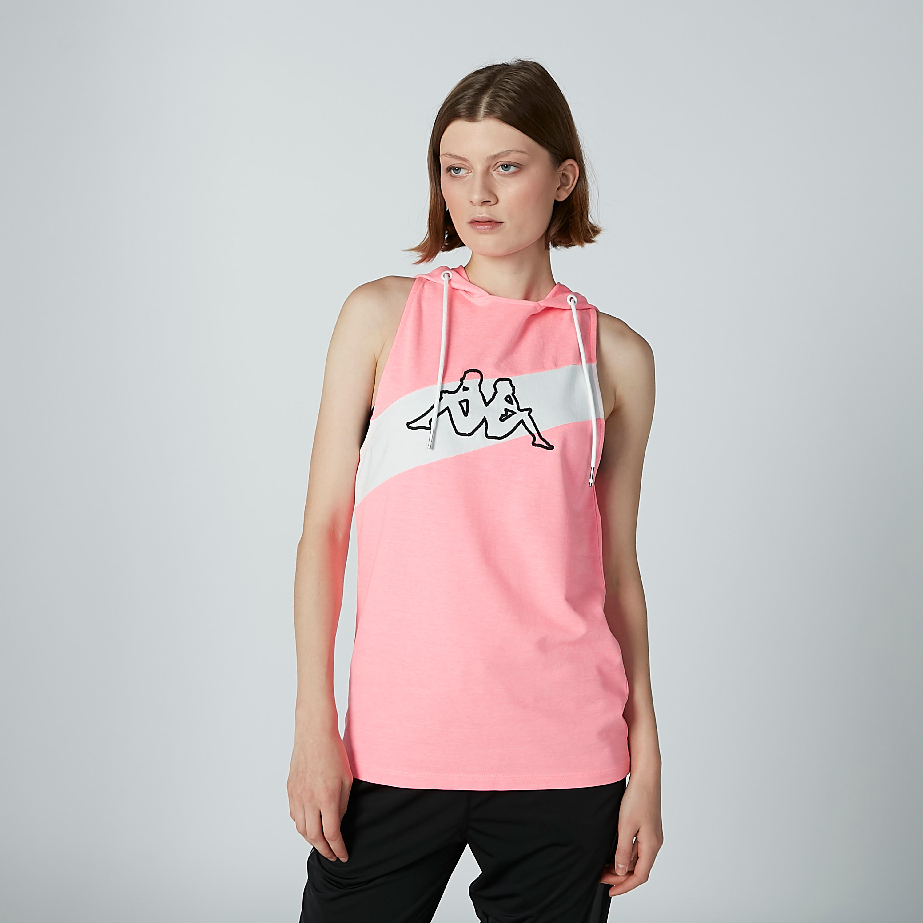 تيشيرت دون أكمام بقبّعة وشريطة وطبعات من كابا-women-clothing-sportswearandactivewear-tshirtsandvests-image-7
