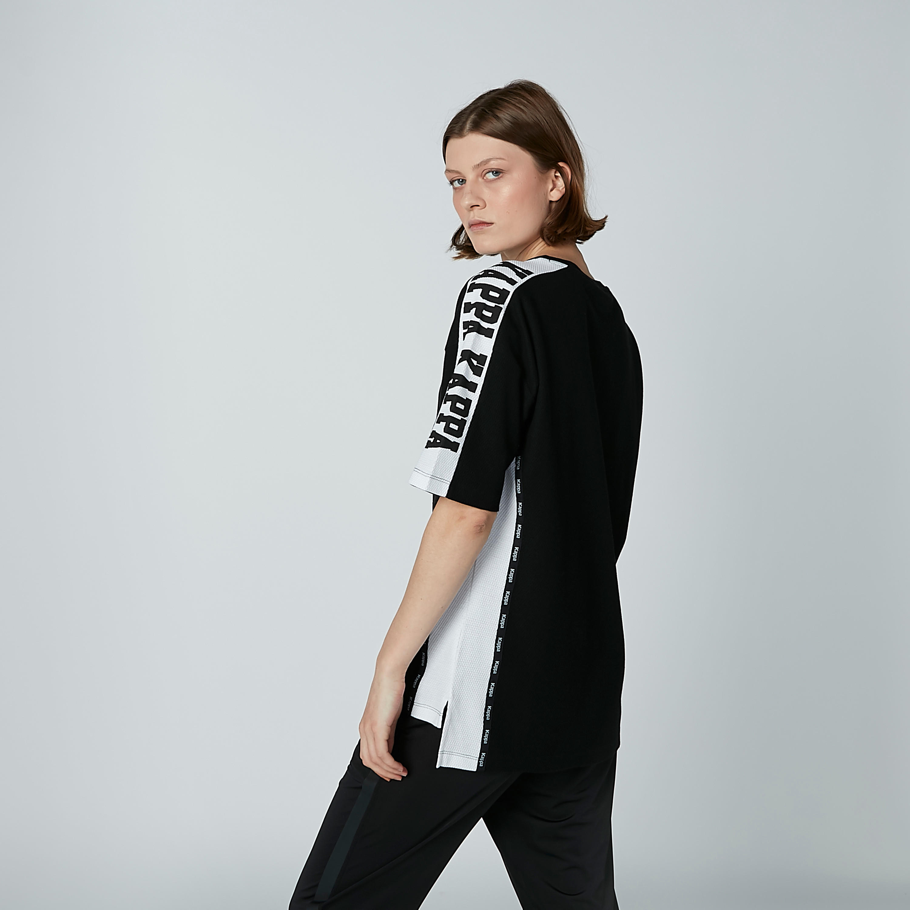تيشيرت بياقة مستديرة وحواف غير مستوية وطبعات من كابا-women-clothing-sportswearandactivewear-tshirtsandvests-image-5