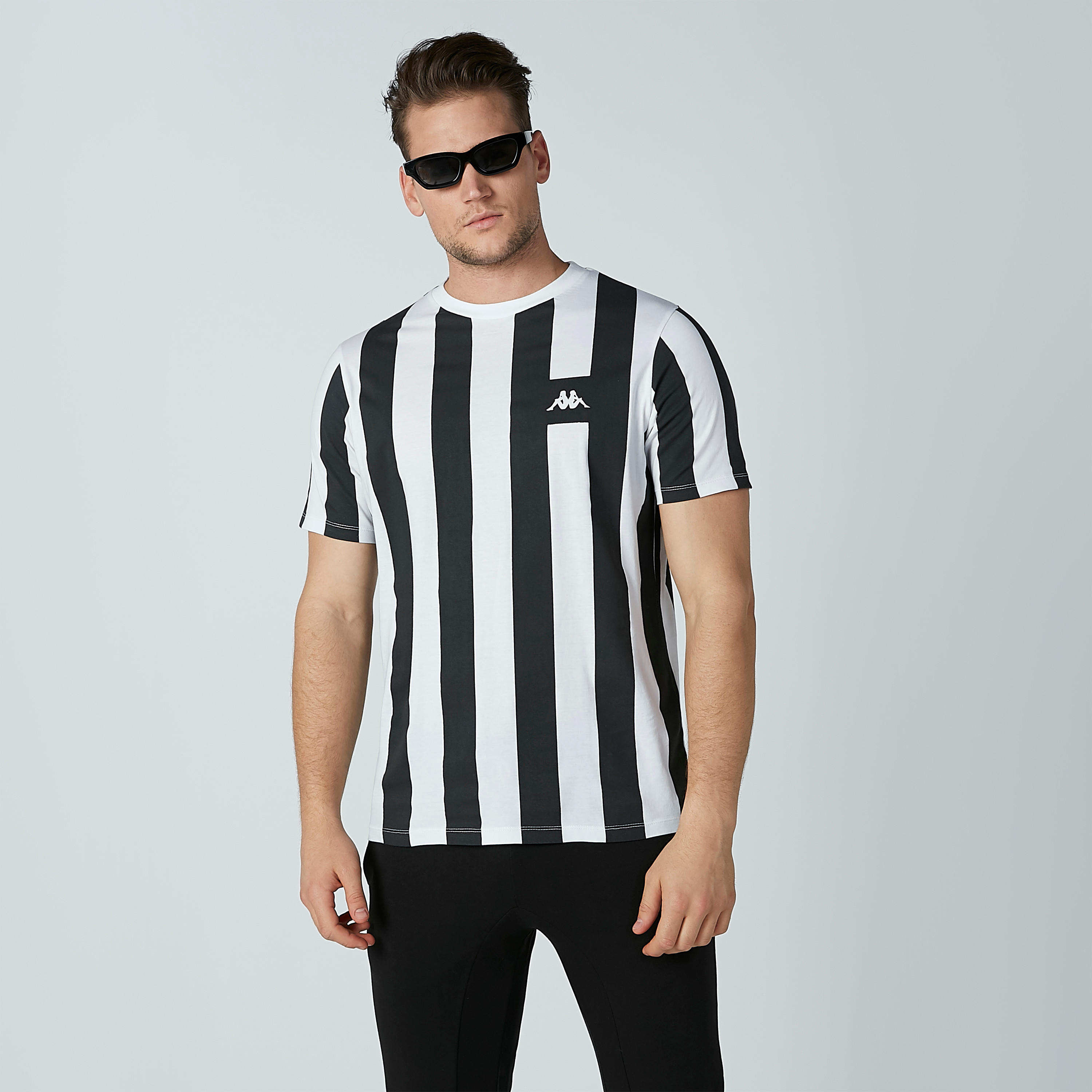 تيشيرت مقلّم بياقة مستديرة وأكمام قصيرة من كابا-men-clothing-tshirtsandpolos-tshirts-image-1