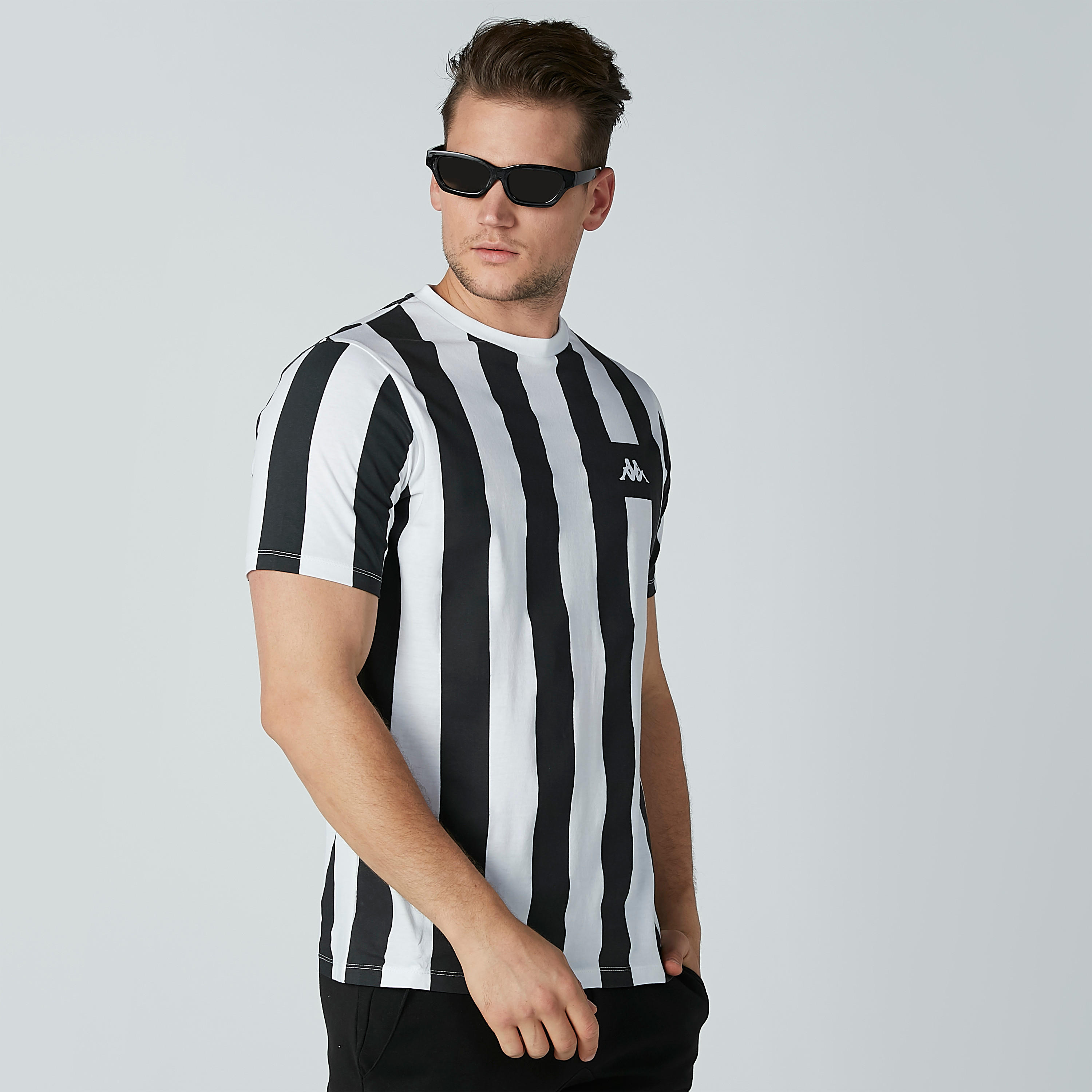 تيشيرت مقلّم بياقة مستديرة وأكمام قصيرة من كابا-men-clothing-tshirtsandpolos-tshirts-image-4