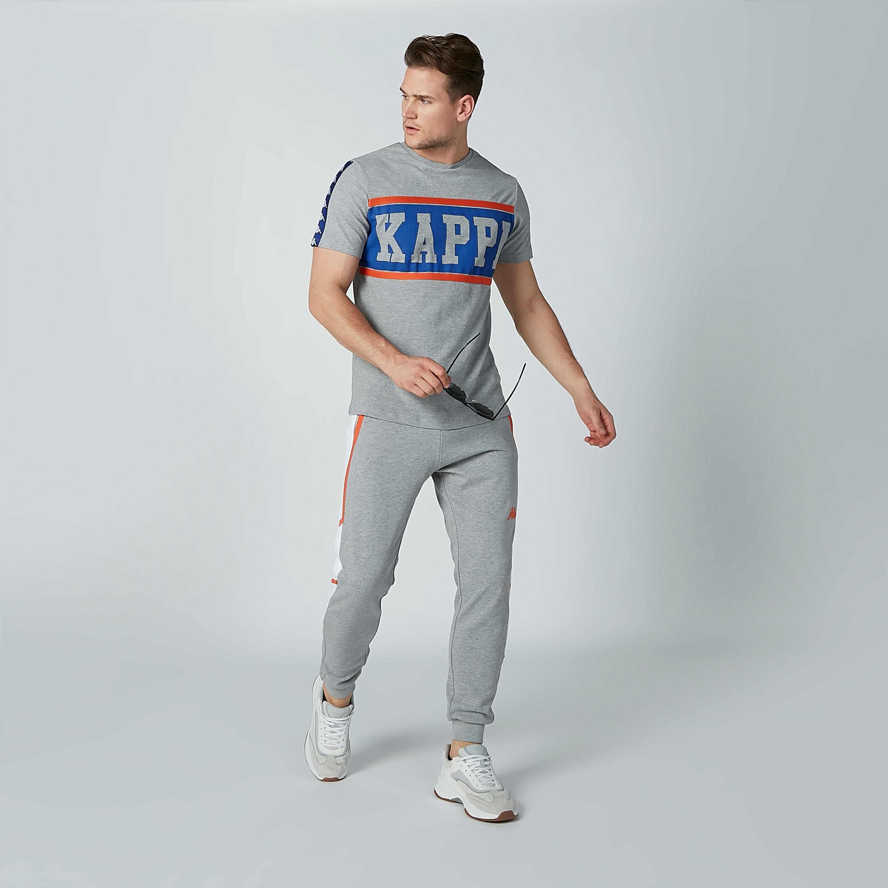 تيشيرت بياقة مستديرة وأكمام قصيرة وطبعات من كابا-men-clothing-tshirtsandpolos-tshirts-image-2