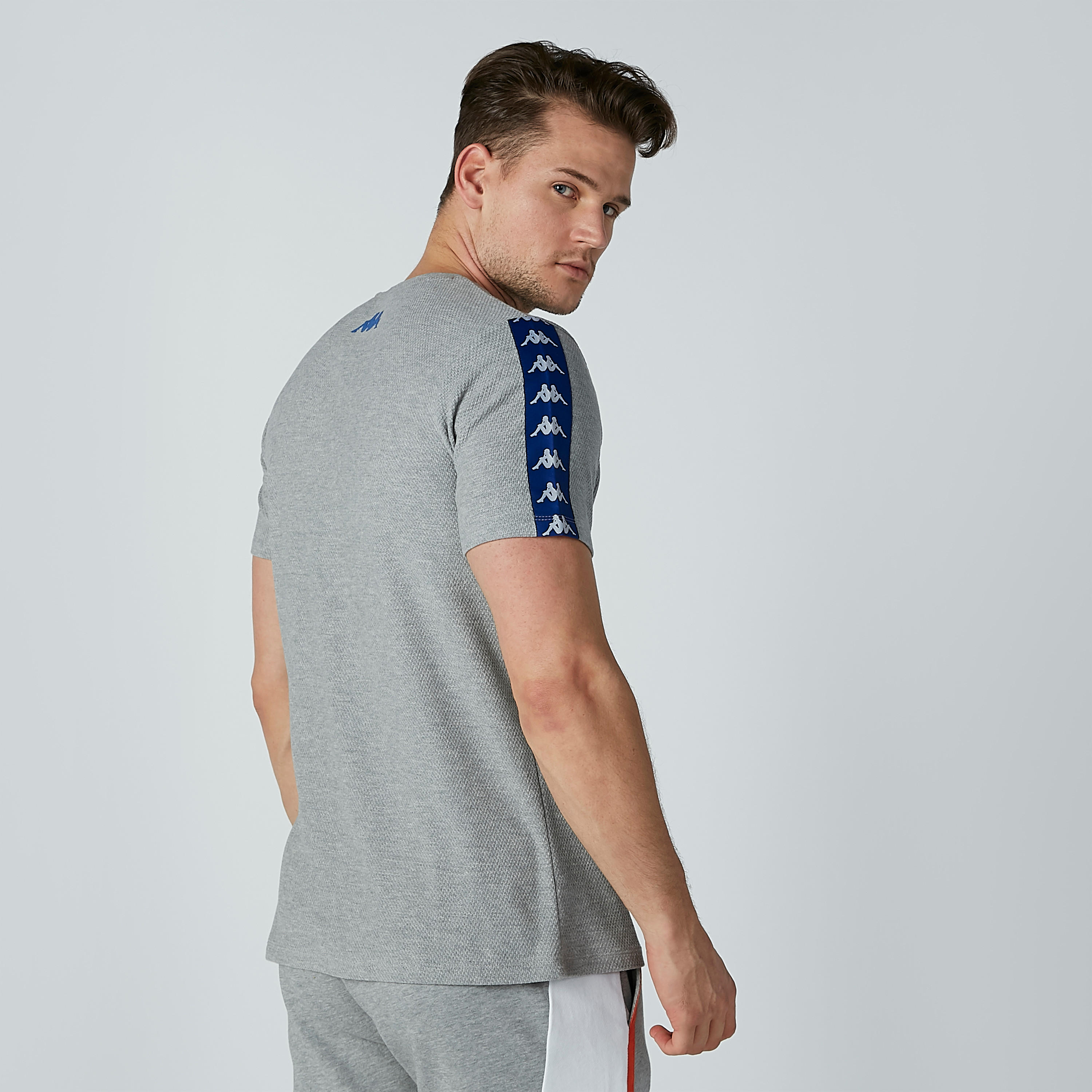 تيشيرت بياقة مستديرة وأكمام قصيرة وطبعات من كابا-men-clothing-tshirtsandpolos-tshirts-image-3