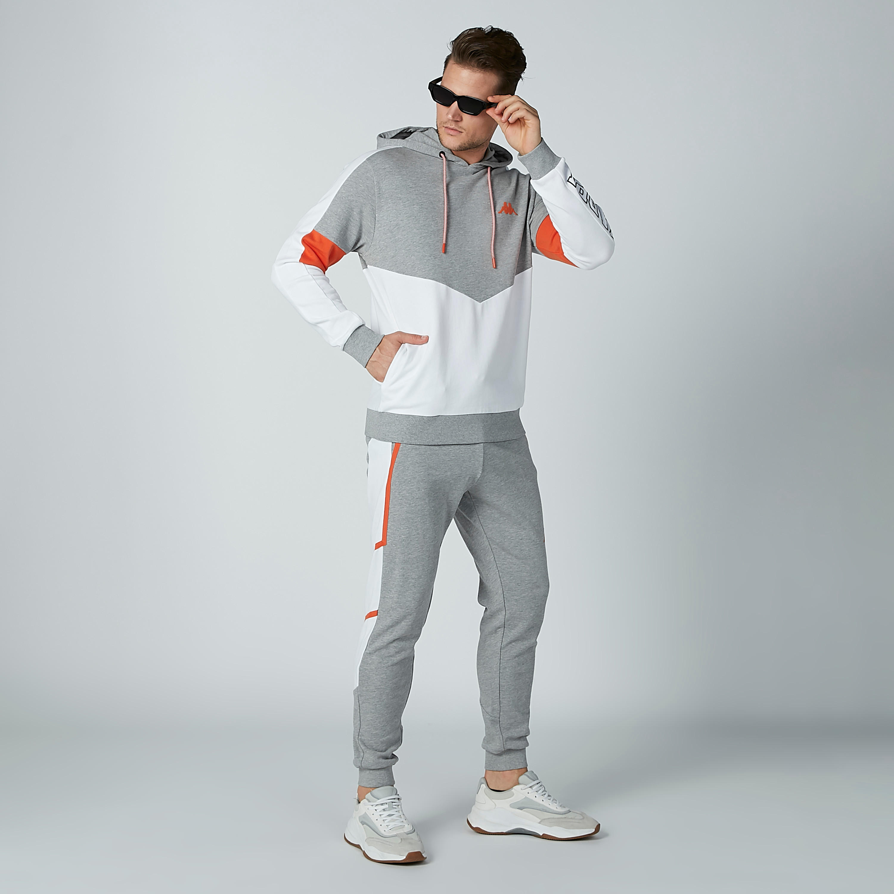 سويت شيرت بقبعة وأكمام طويلة وطبعات من كابا-men-winterwear-hoodiesandsweatshirts-image-3