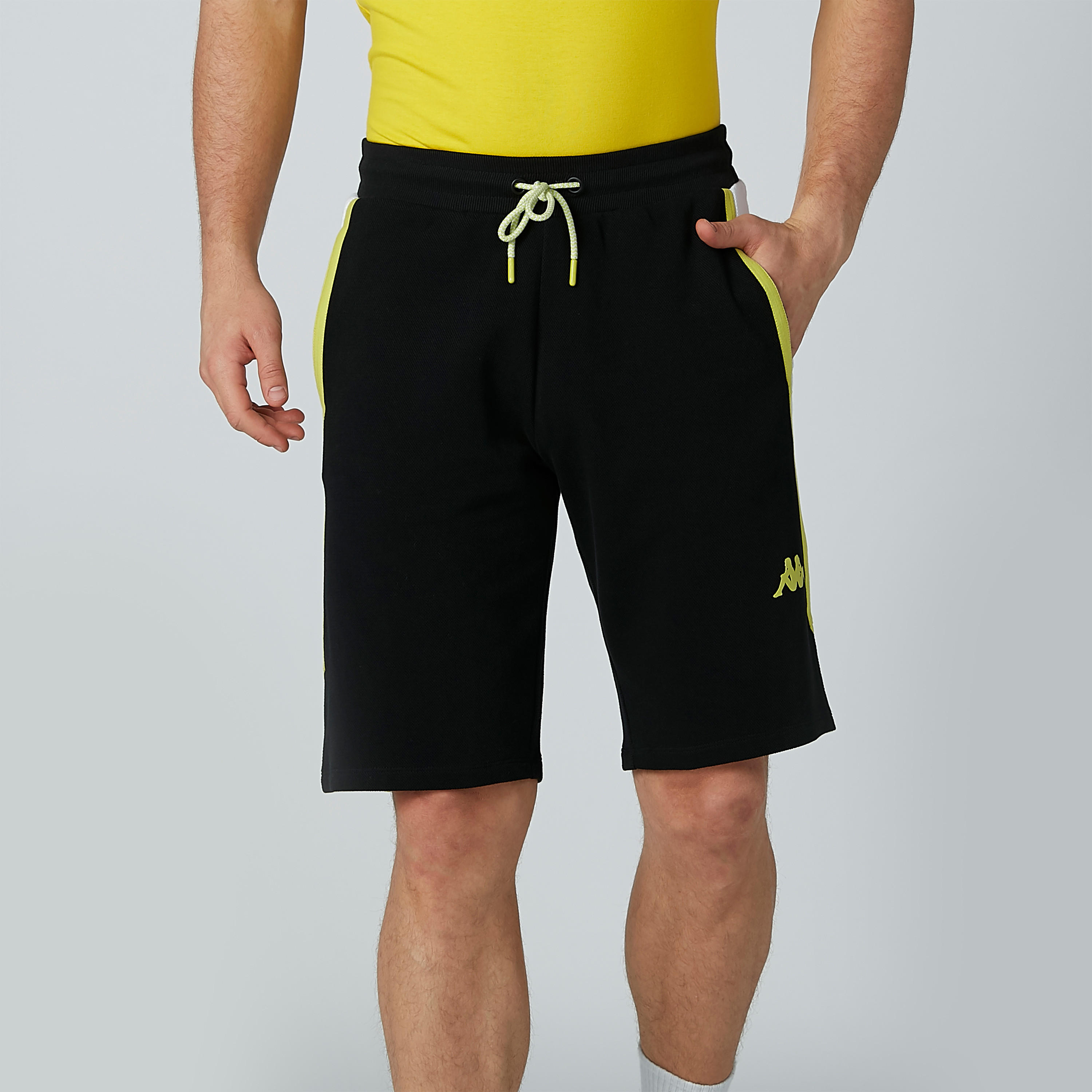 شورت برباط وجيوب وشريطة من كابا-men-clothing-sportswearandactivewear-bottoms-image-2