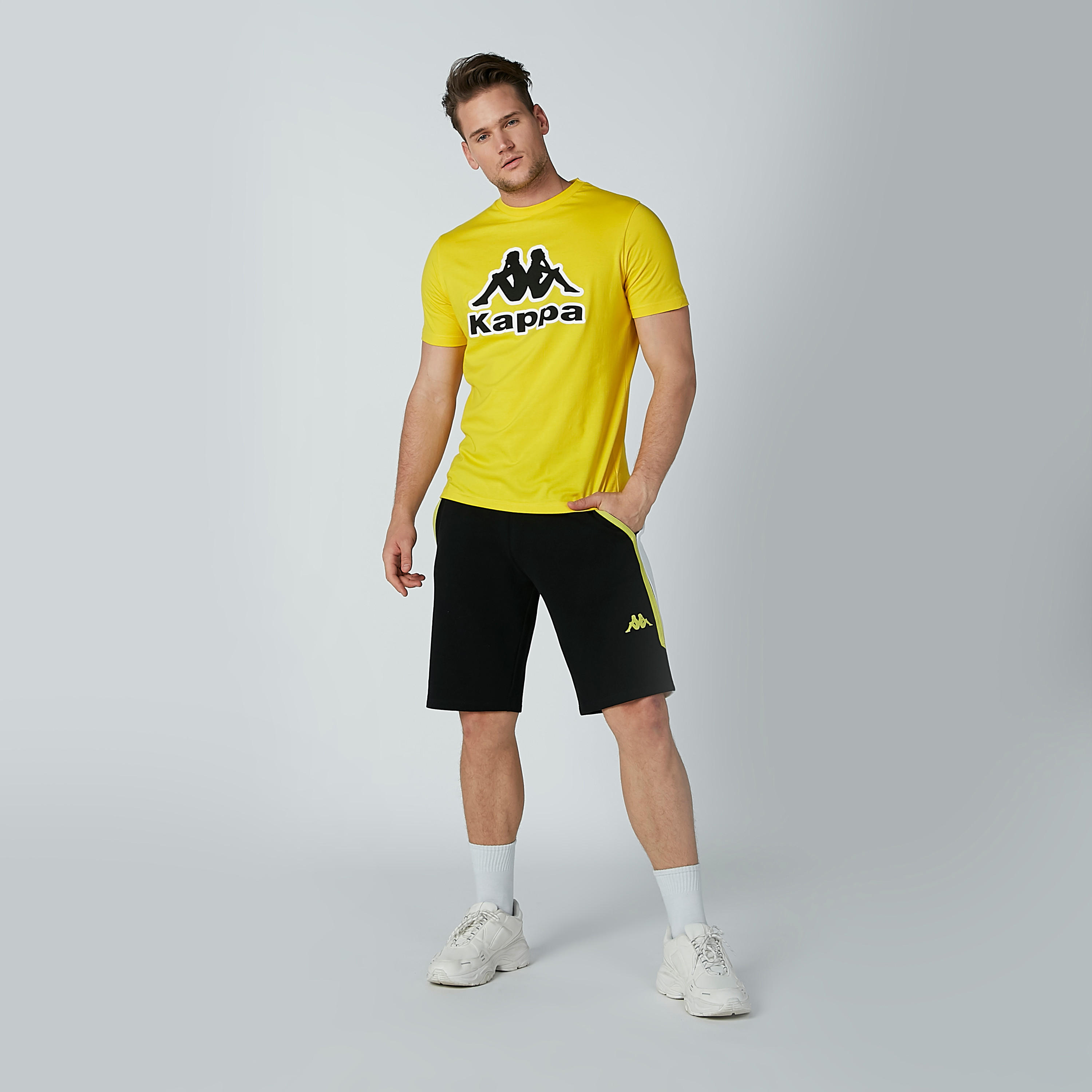 شورت برباط وجيوب وشريطة من كابا-men-clothing-sportswearandactivewear-bottoms-image-5