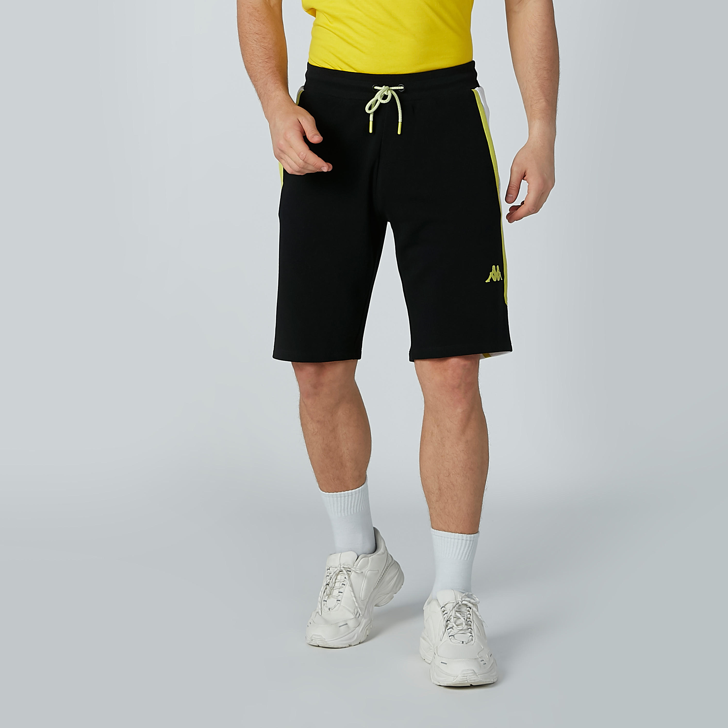 شورت برباط وجيوب وشريطة من كابا-men-clothing-sportswearandactivewear-bottoms-image-6