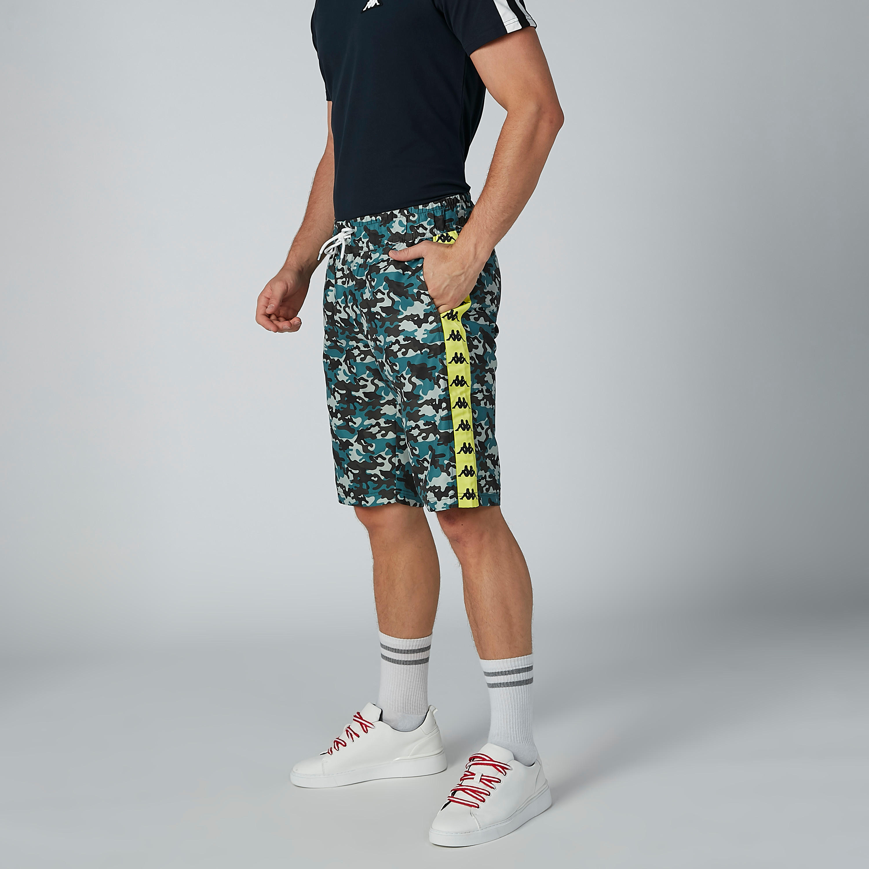 شورت بجيوب وطبعات من كابا-men-clothing-bottoms-shorts-image-3