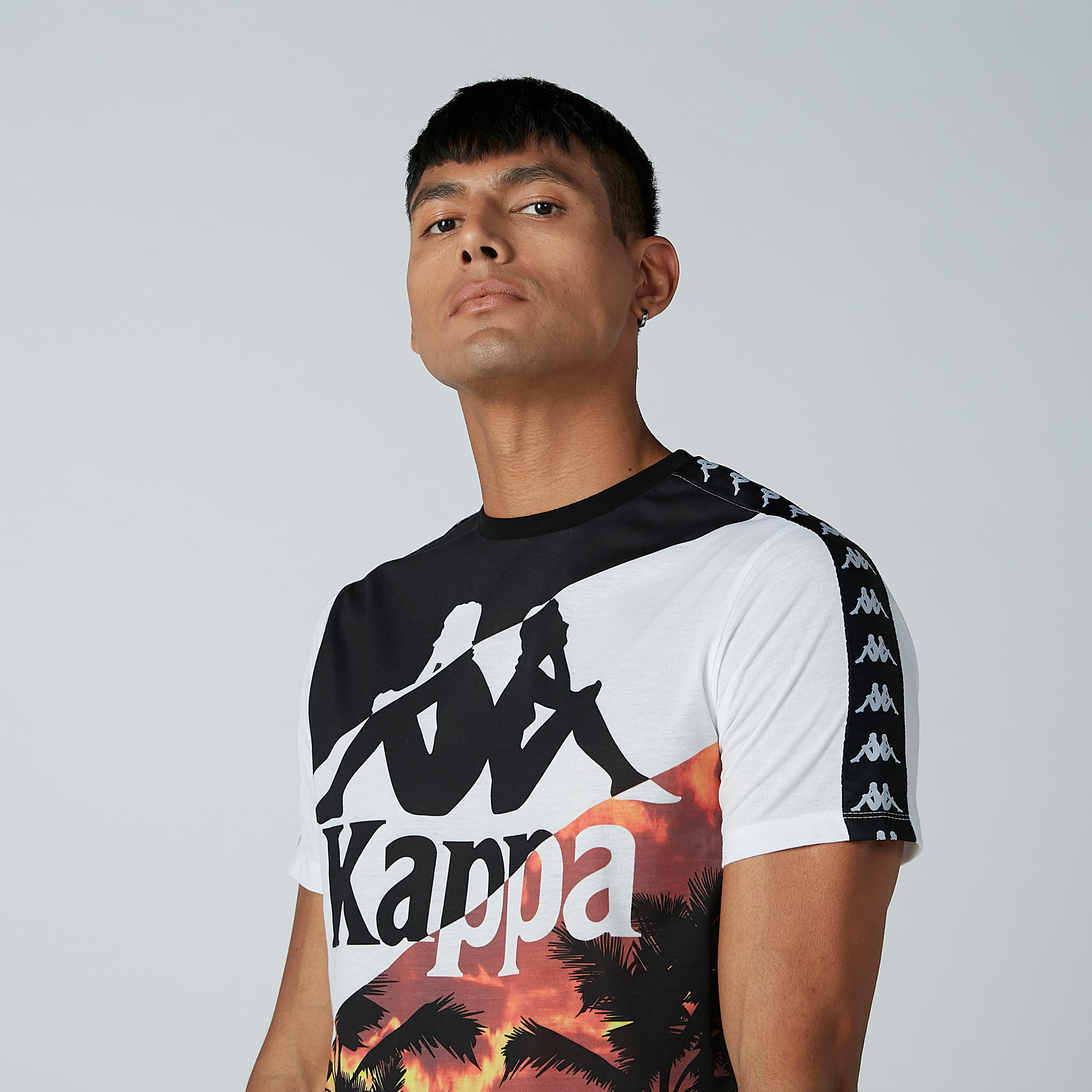 تيشيرت بياقة ضيّقة وأكمام قصيرة وطبعات من كابا-men-clothing-tshirtsandpolos-tshirts-image-3