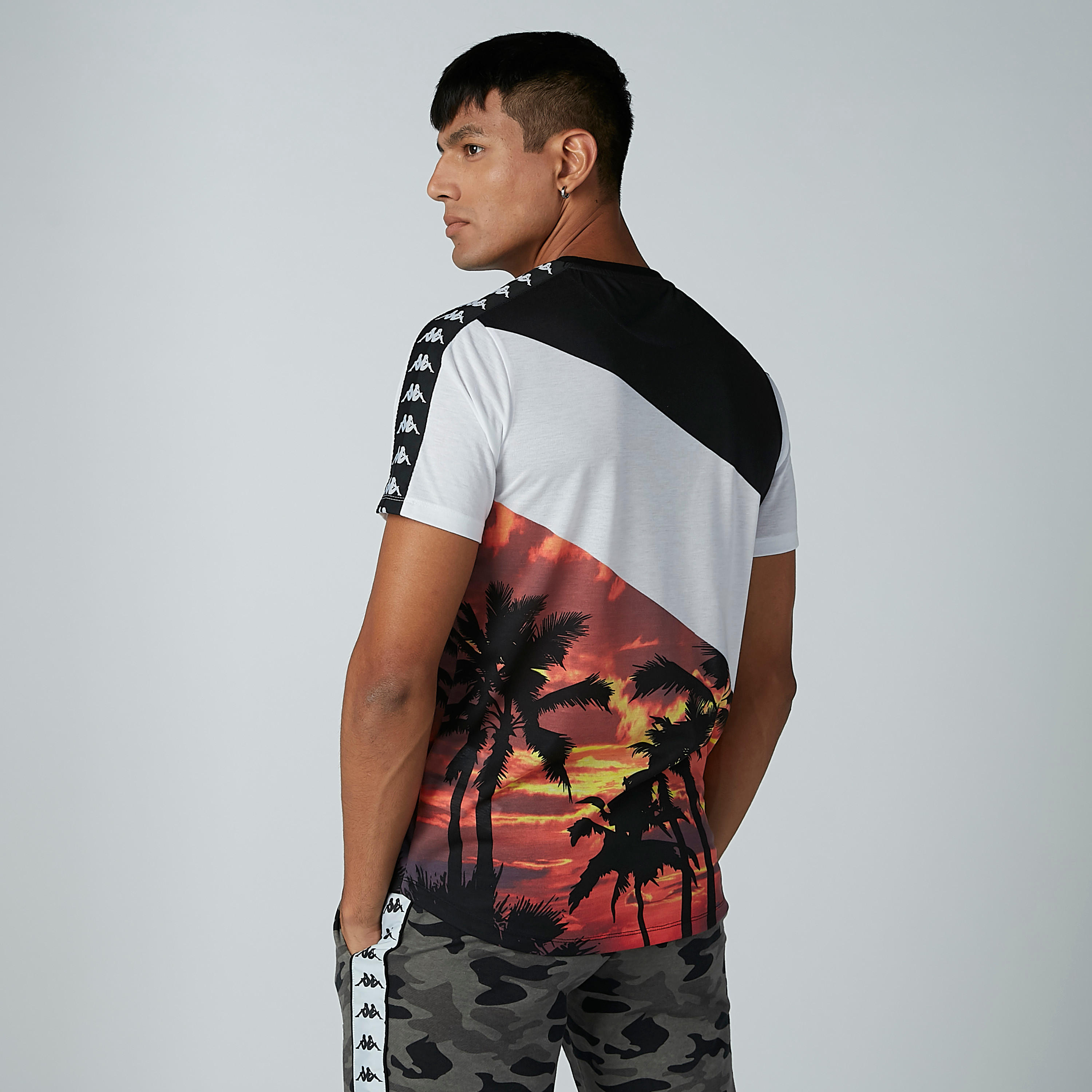 تيشيرت بياقة ضيّقة وأكمام قصيرة وطبعات من كابا-men-clothing-tshirtsandpolos-tshirts-image-4