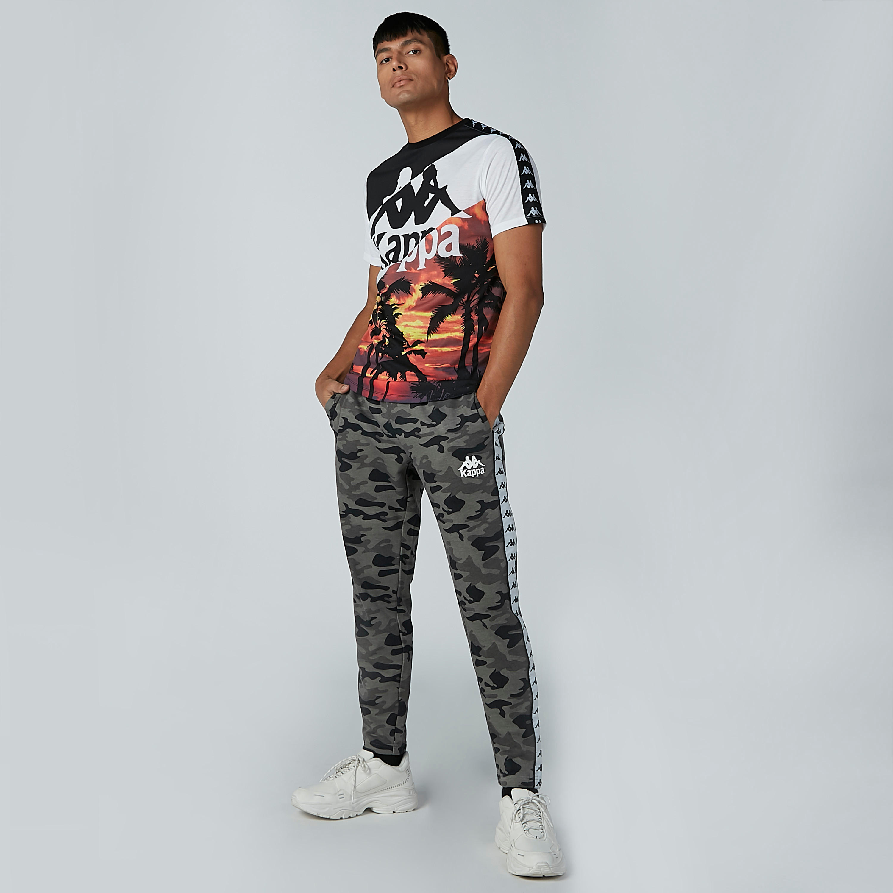 تيشيرت بياقة ضيّقة وأكمام قصيرة وطبعات من كابا-men-clothing-tshirtsandpolos-tshirts-image-5