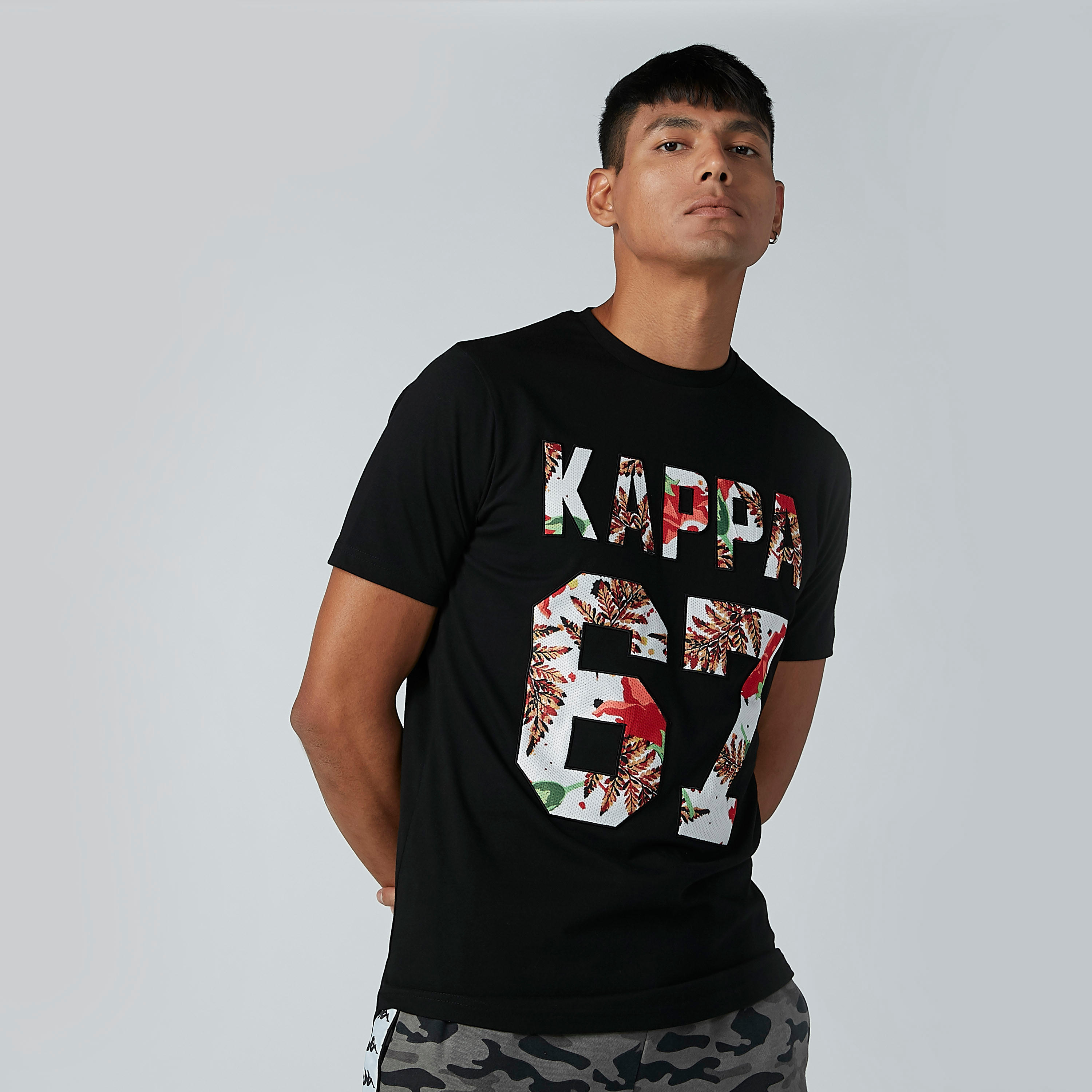 تيشيرت بياقة مستديرة وأكمام قصيرة وطبعات من كابا-men-clothing-tshirtsandpolos-tshirts-image-1