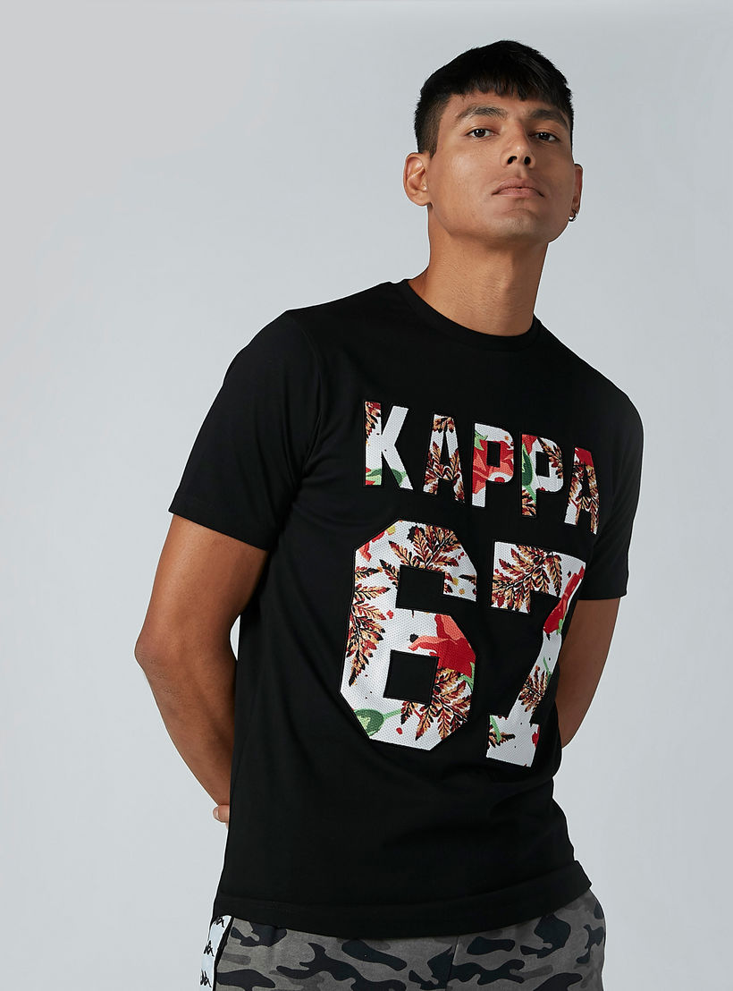 تيشيرت بياقة مستديرة وأكمام قصيرة وطبعات من كابا-men-clothing-tshirtsandpolos-tshirts-image-1