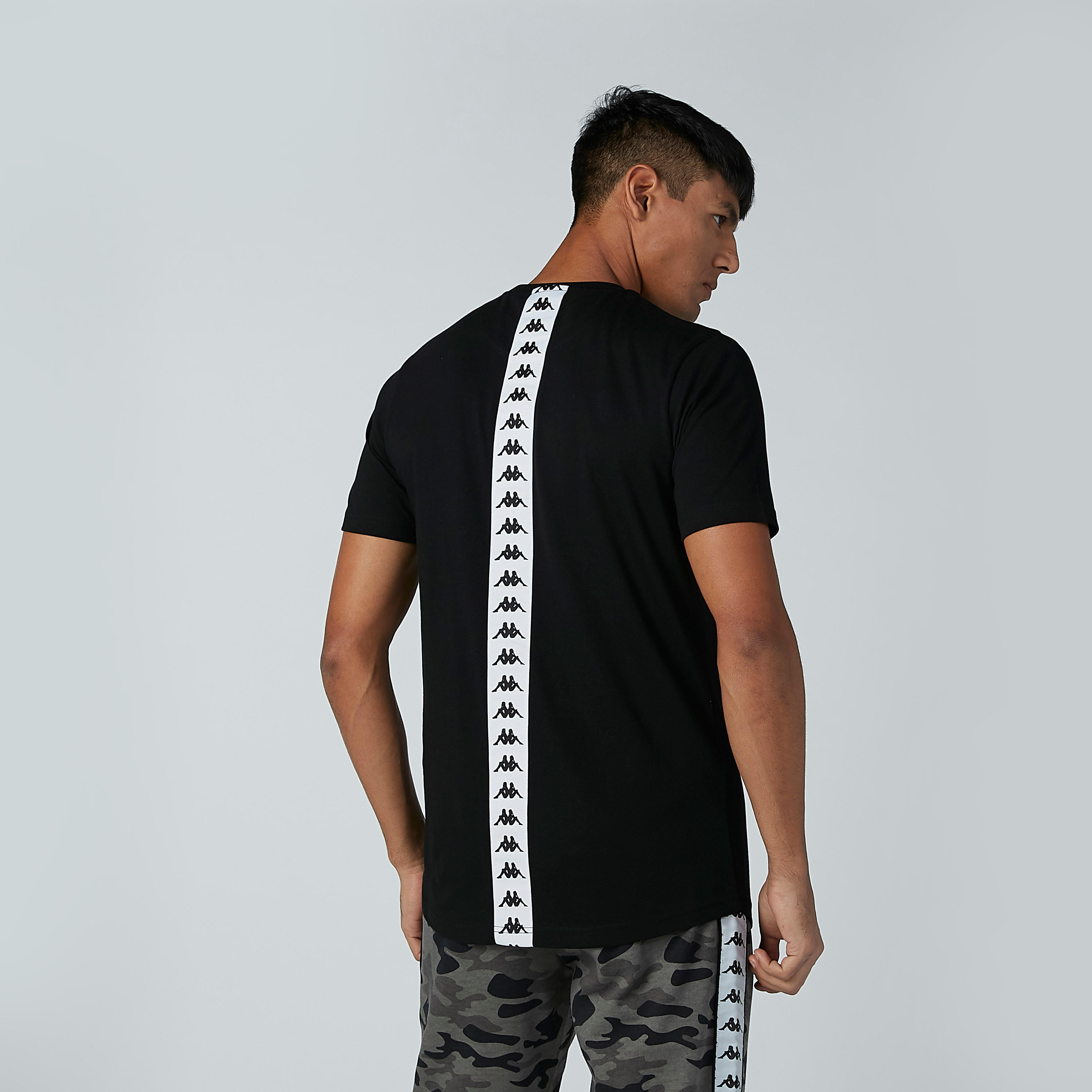 تيشيرت بياقة مستديرة وأكمام قصيرة وطبعات من كابا-men-clothing-tshirtsandpolos-tshirts-image-2