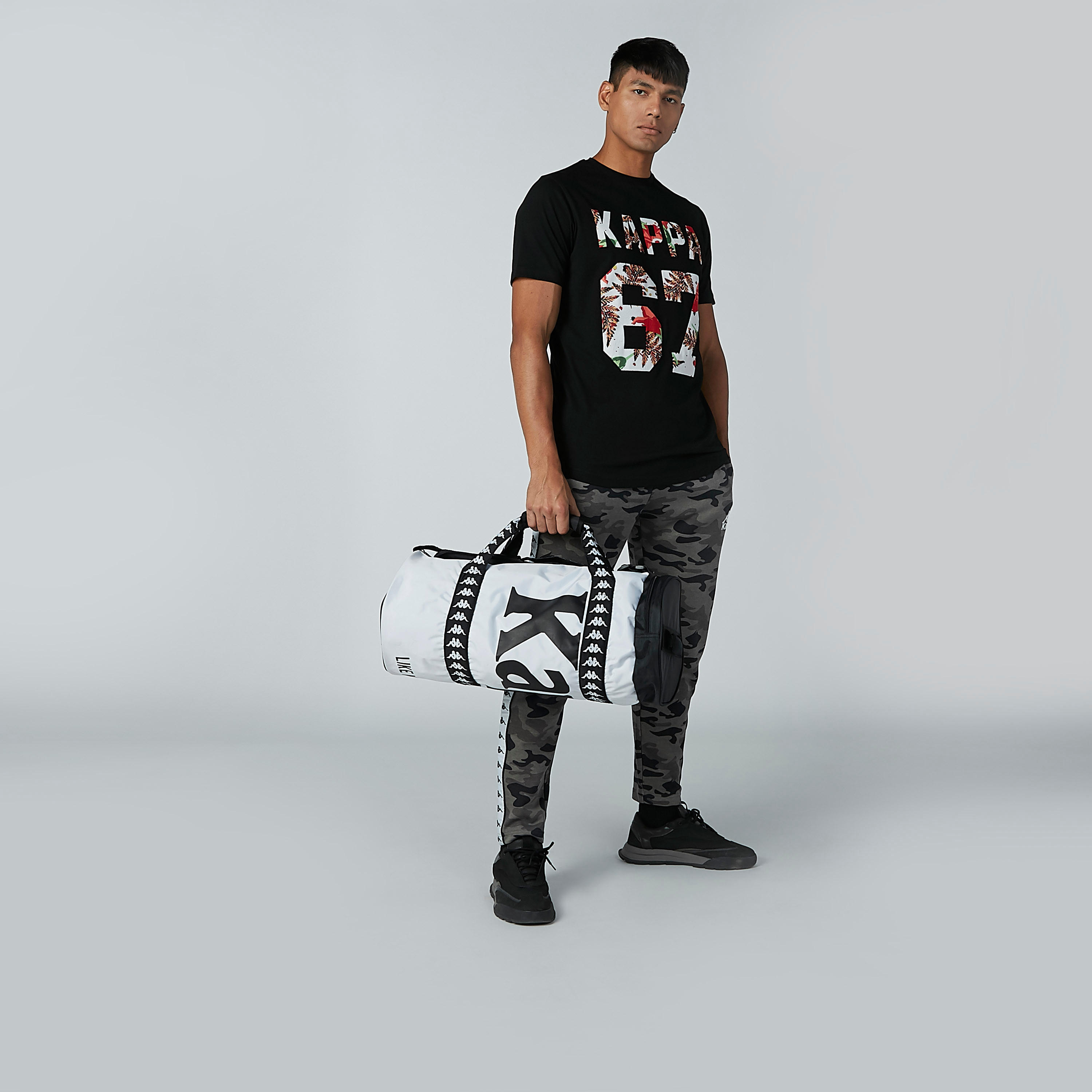 تيشيرت بياقة مستديرة وأكمام قصيرة وطبعات من كابا-men-clothing-tshirtsandpolos-tshirts-image-3