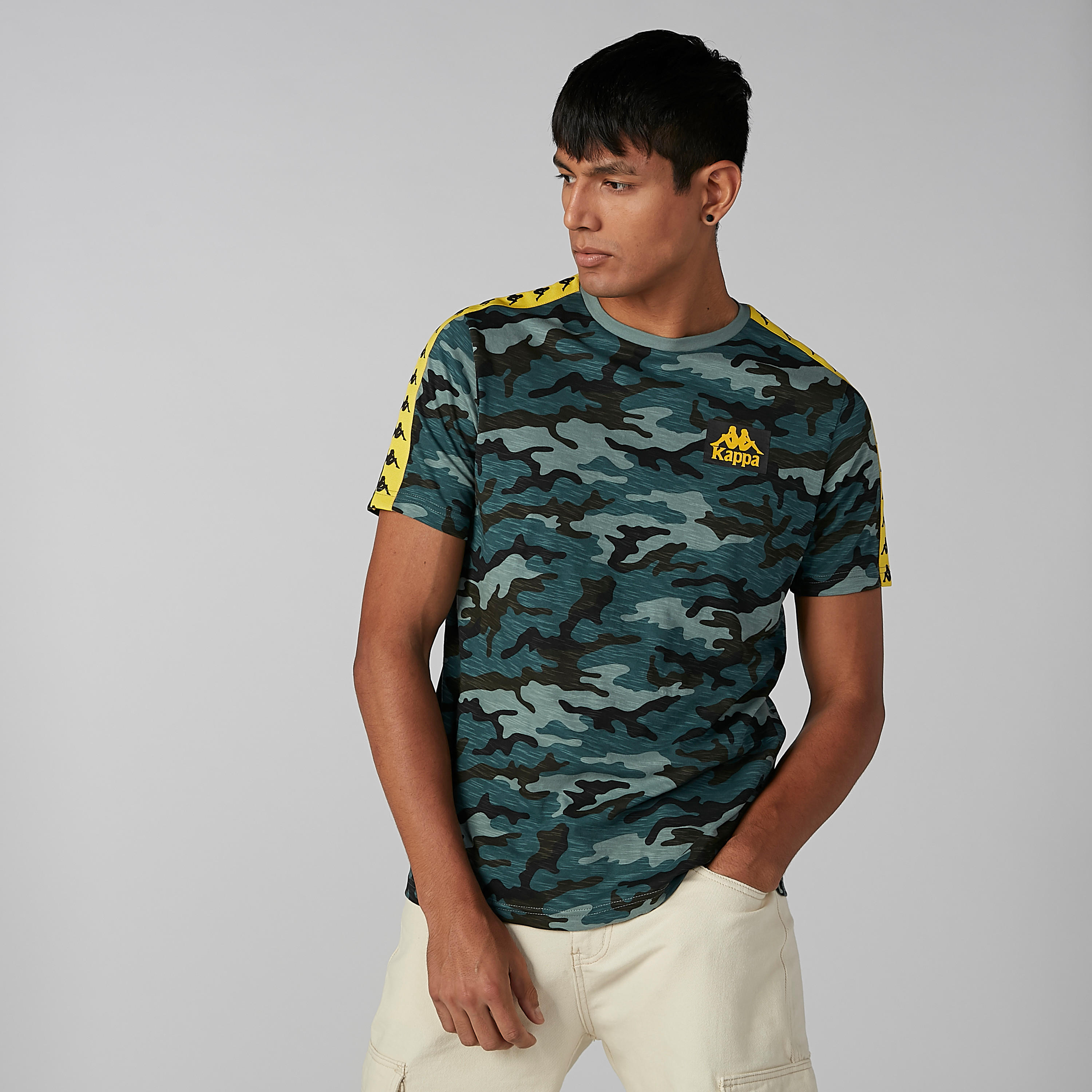 تيشيرت مموه بياقة مستديرة وشريطة من كابا-men-clothing-tshirtsandpolos-tshirts-image-3