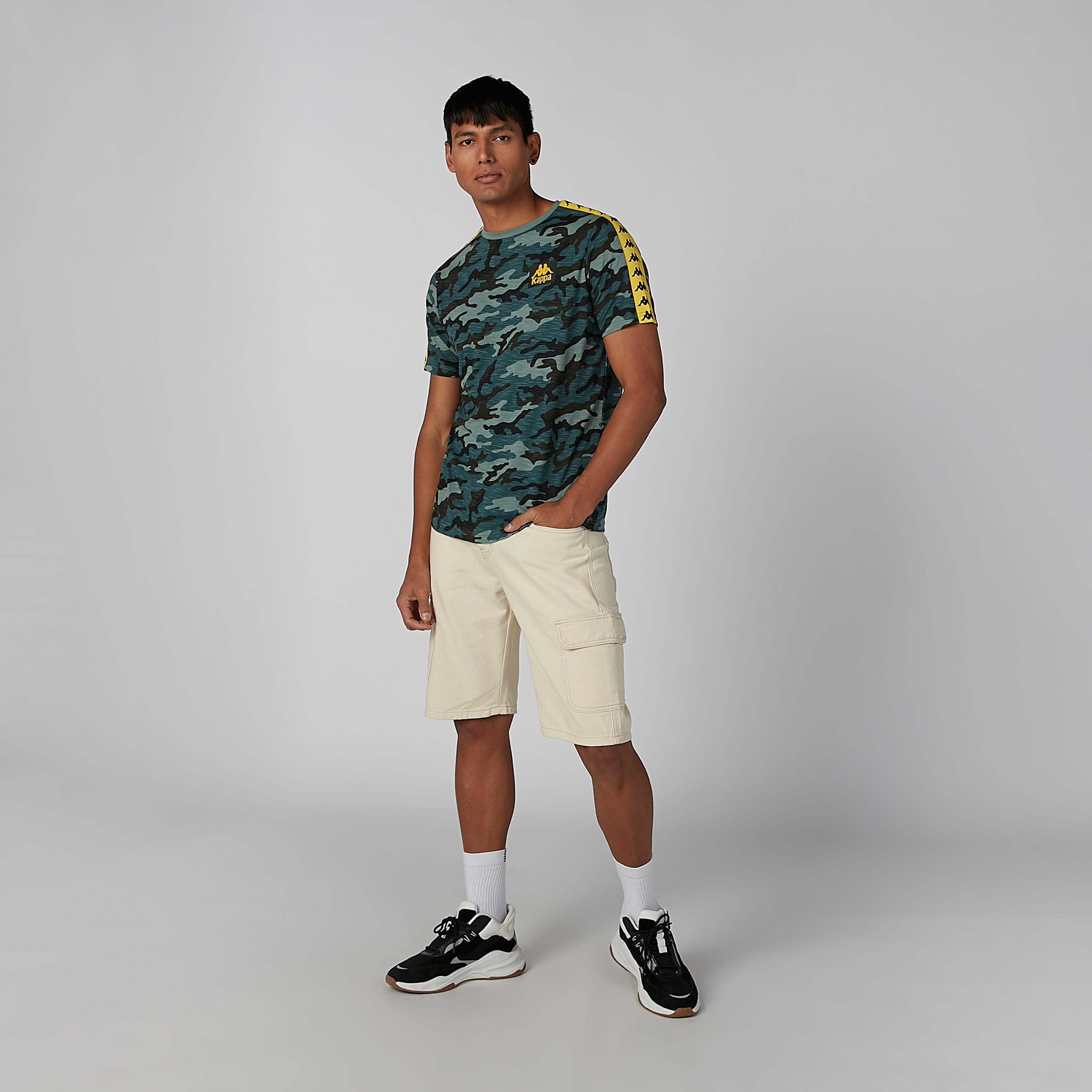 تيشيرت مموه بياقة مستديرة وشريطة من كابا-men-clothing-tshirtsandpolos-tshirts-image-4