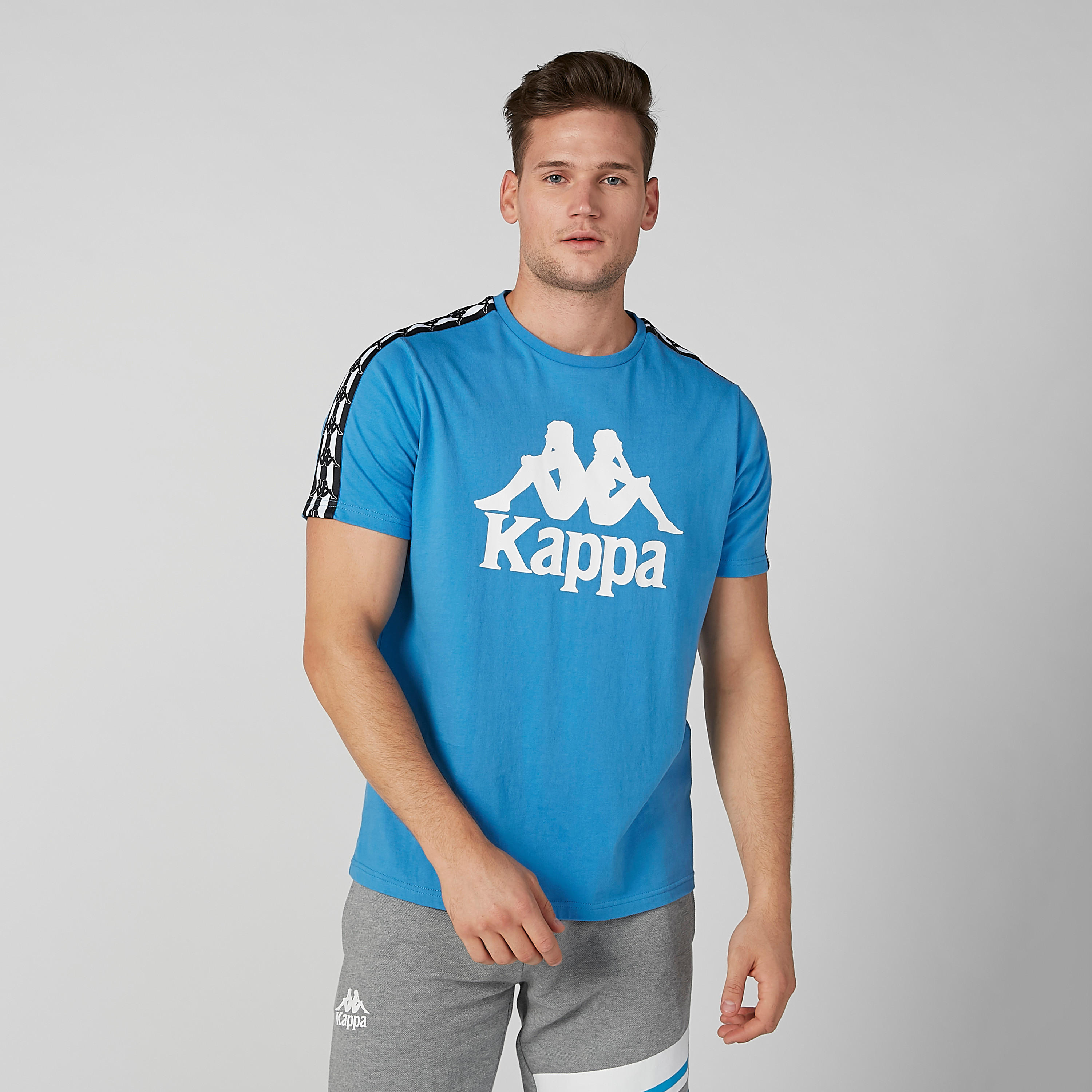تيشيرت بياقة ضيّقة وشريطة وطبعات من كابا-men-clothing-tshirtsandpolos-tshirts-image-1