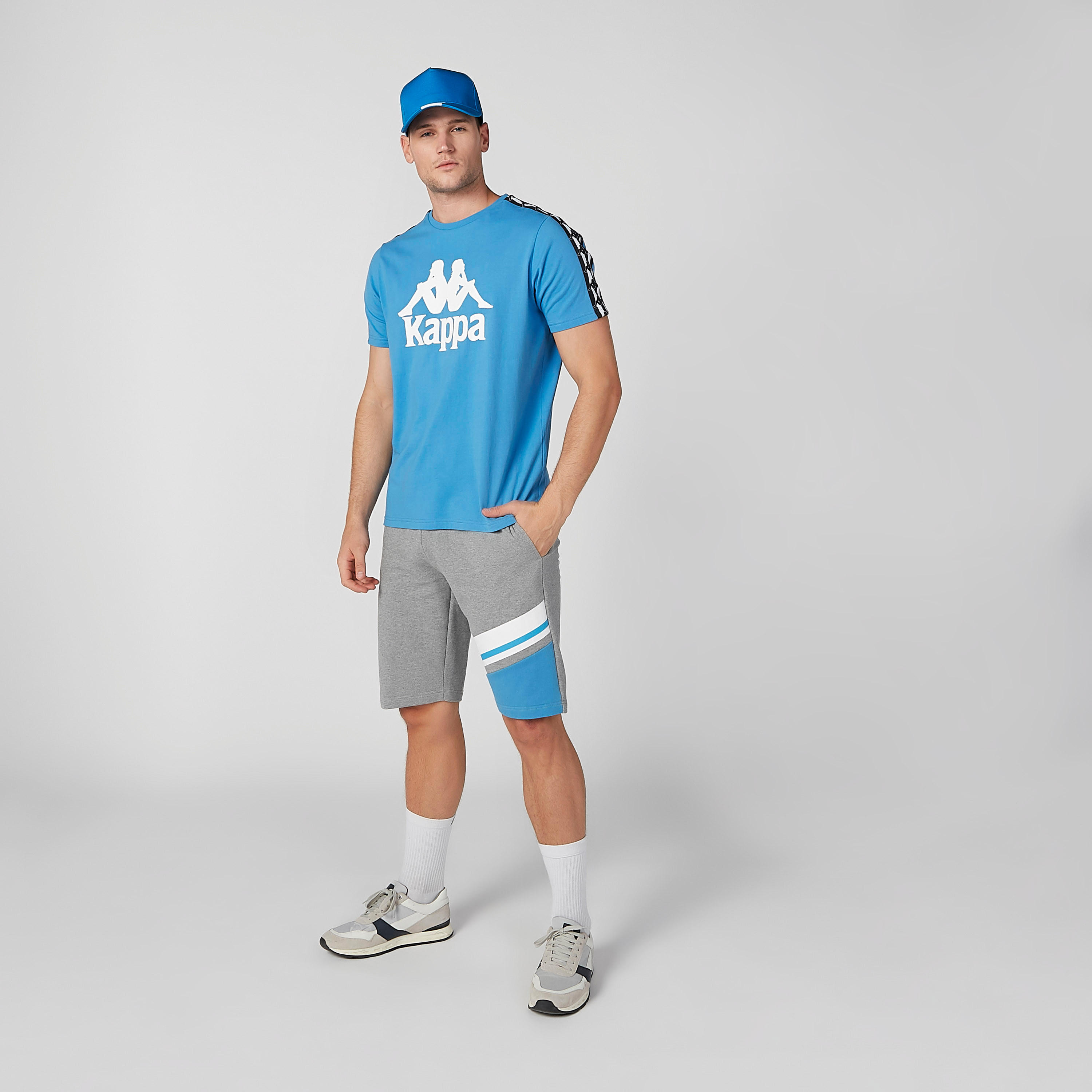 تيشيرت بياقة ضيّقة وشريطة وطبعات من كابا-men-clothing-tshirtsandpolos-tshirts-image-2