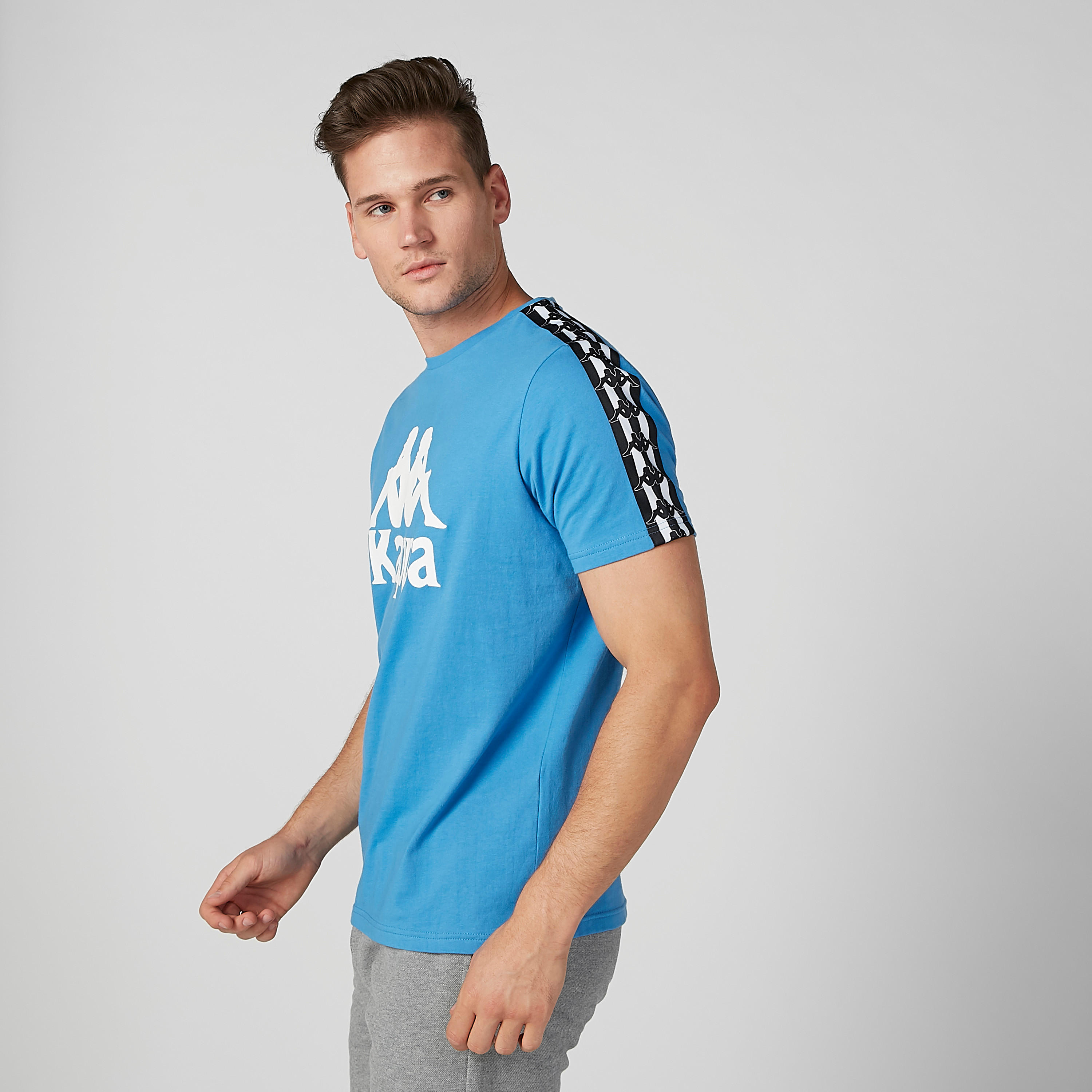 تيشيرت بياقة ضيّقة وشريطة وطبعات من كابا-men-clothing-tshirtsandpolos-tshirts-image-5