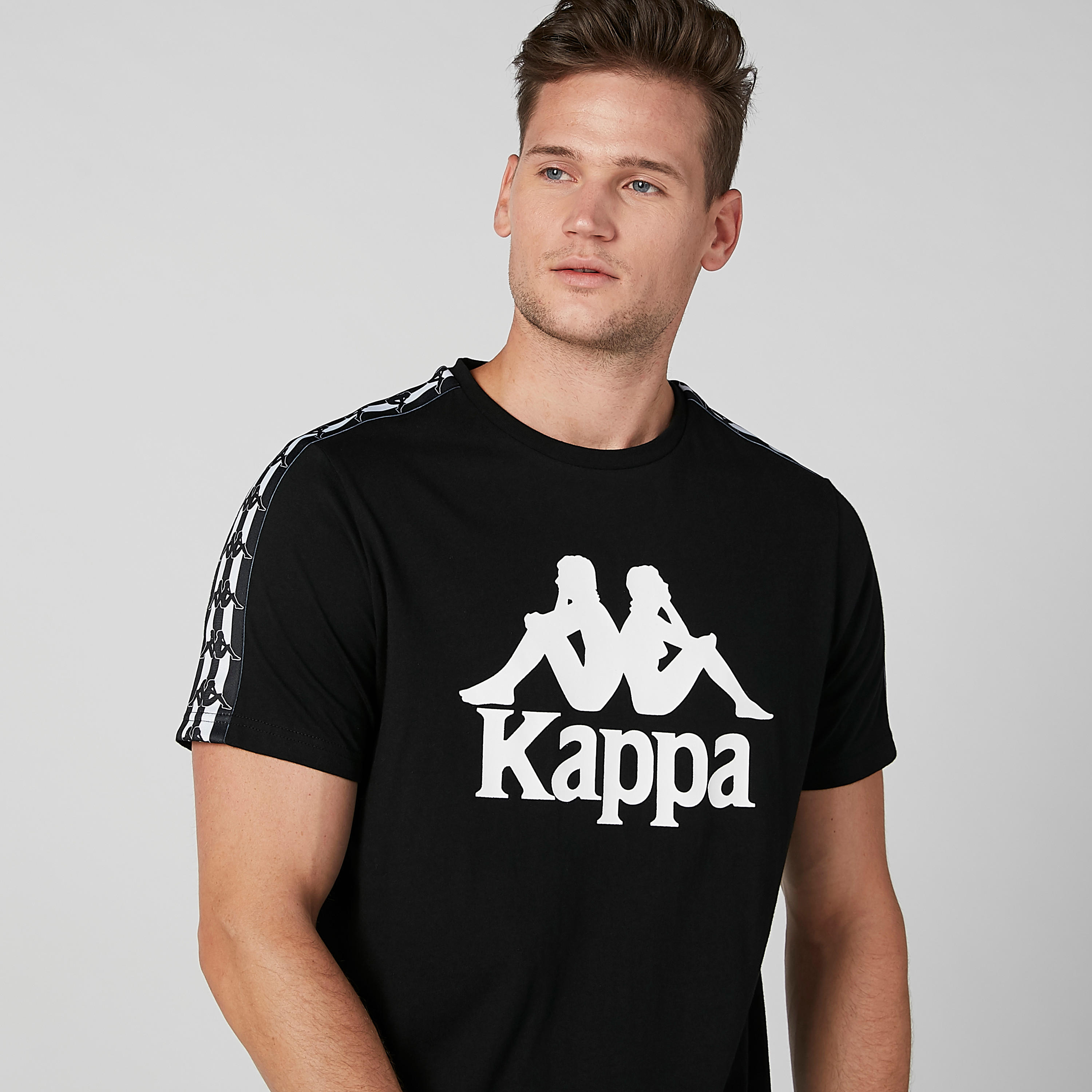 تيشيرت بياقة ضيّقة وشريطة وطبعات من كابا-men-clothing-tshirtsandpolos-tshirts-image-4