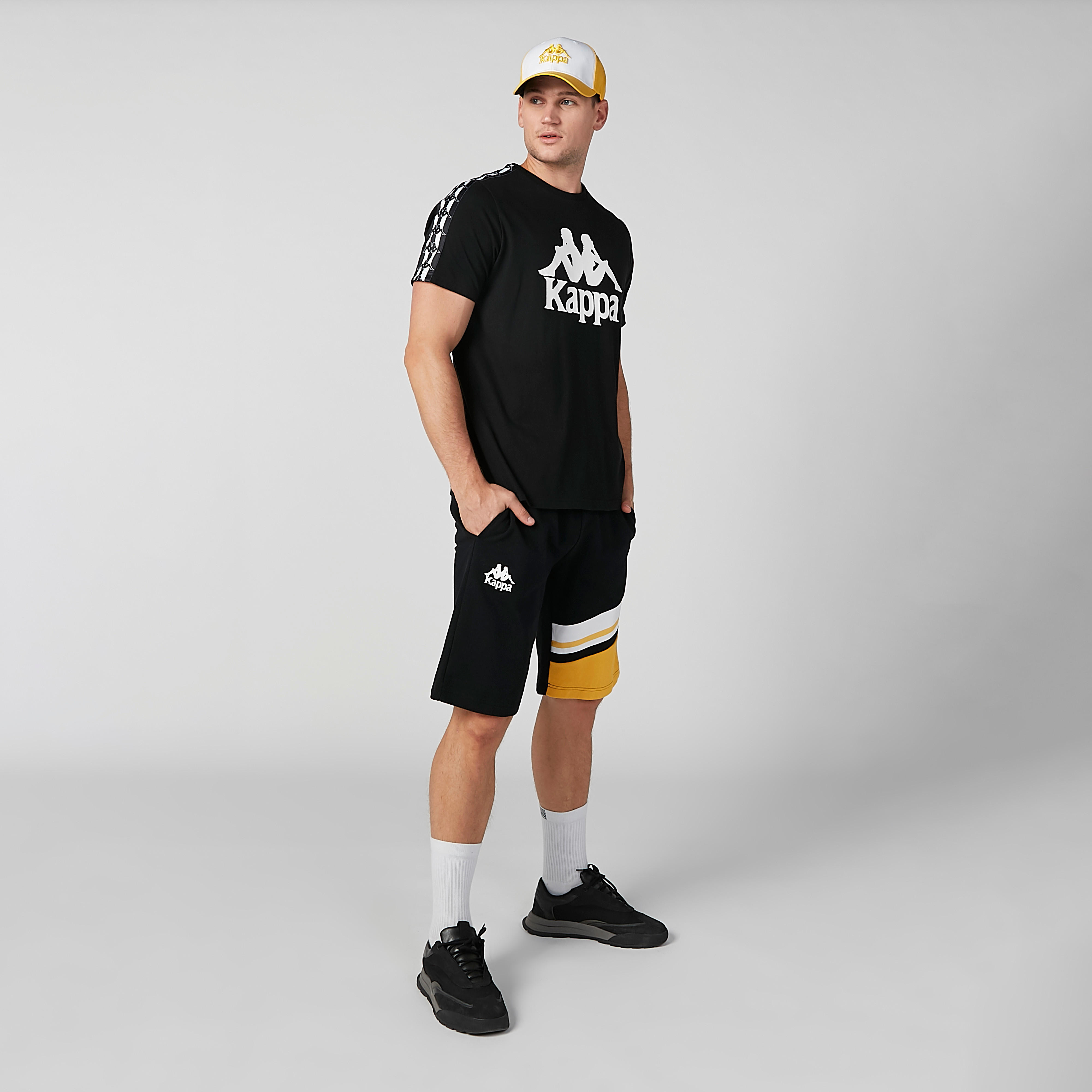 تيشيرت بياقة ضيّقة وشريطة وطبعات من كابا-men-clothing-tshirtsandpolos-tshirts-image-5