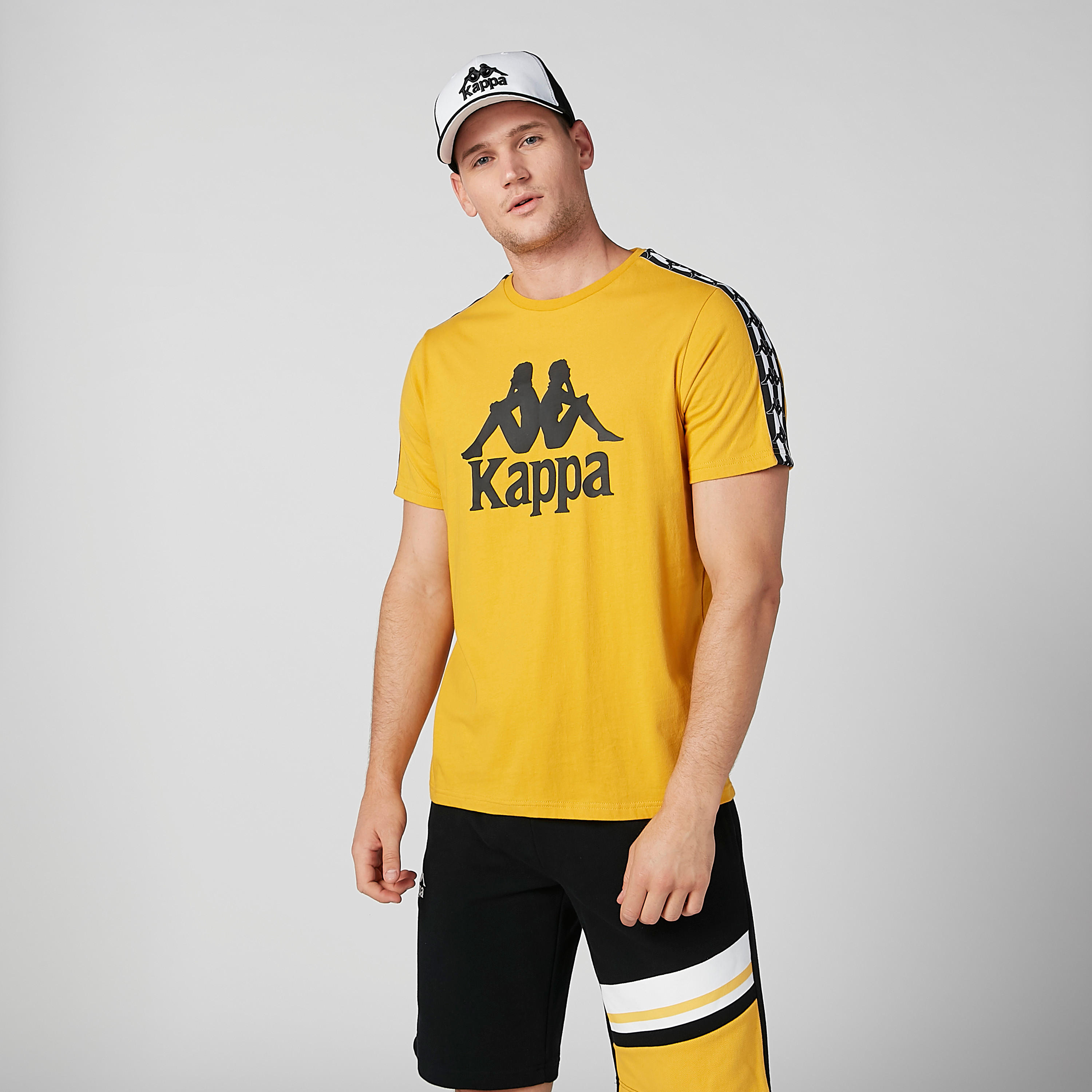تيشيرت بياقة ضيّقة وأكمام قصيرة وطبعات من كابا-men-clothing-tshirtsandpolos-tshirts-image-1