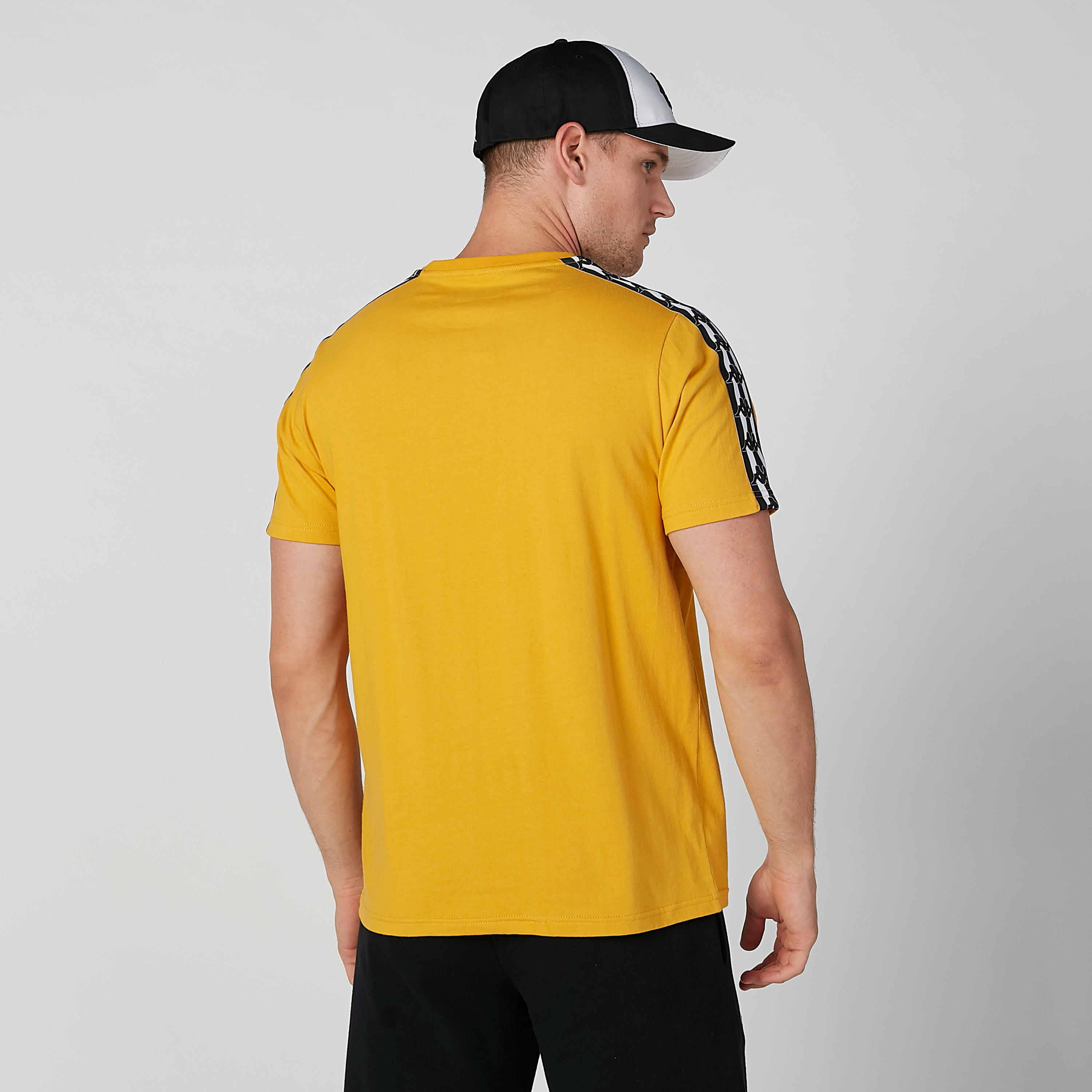 تيشيرت بياقة ضيّقة وأكمام قصيرة وطبعات من كابا-men-clothing-tshirtsandpolos-tshirts-image-4