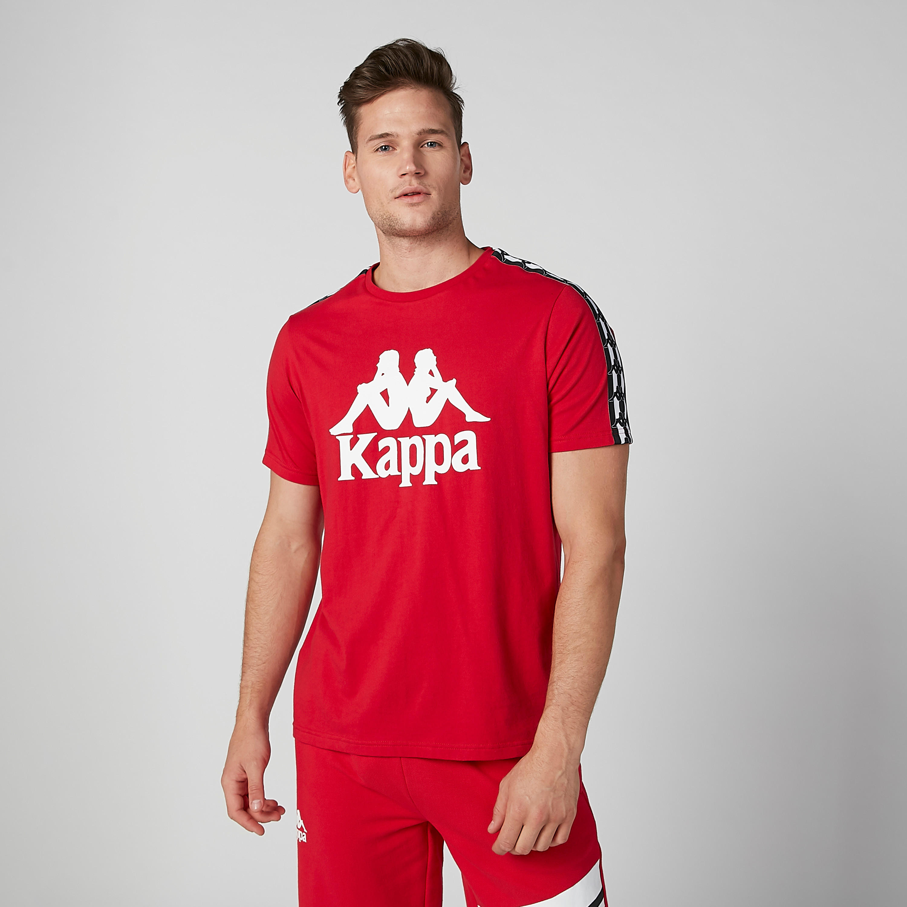 تيشيرت بياقة ضيّقة وشريطة وطبعات من كابا-men-clothing-tshirtsandpolos-tshirts-image-3