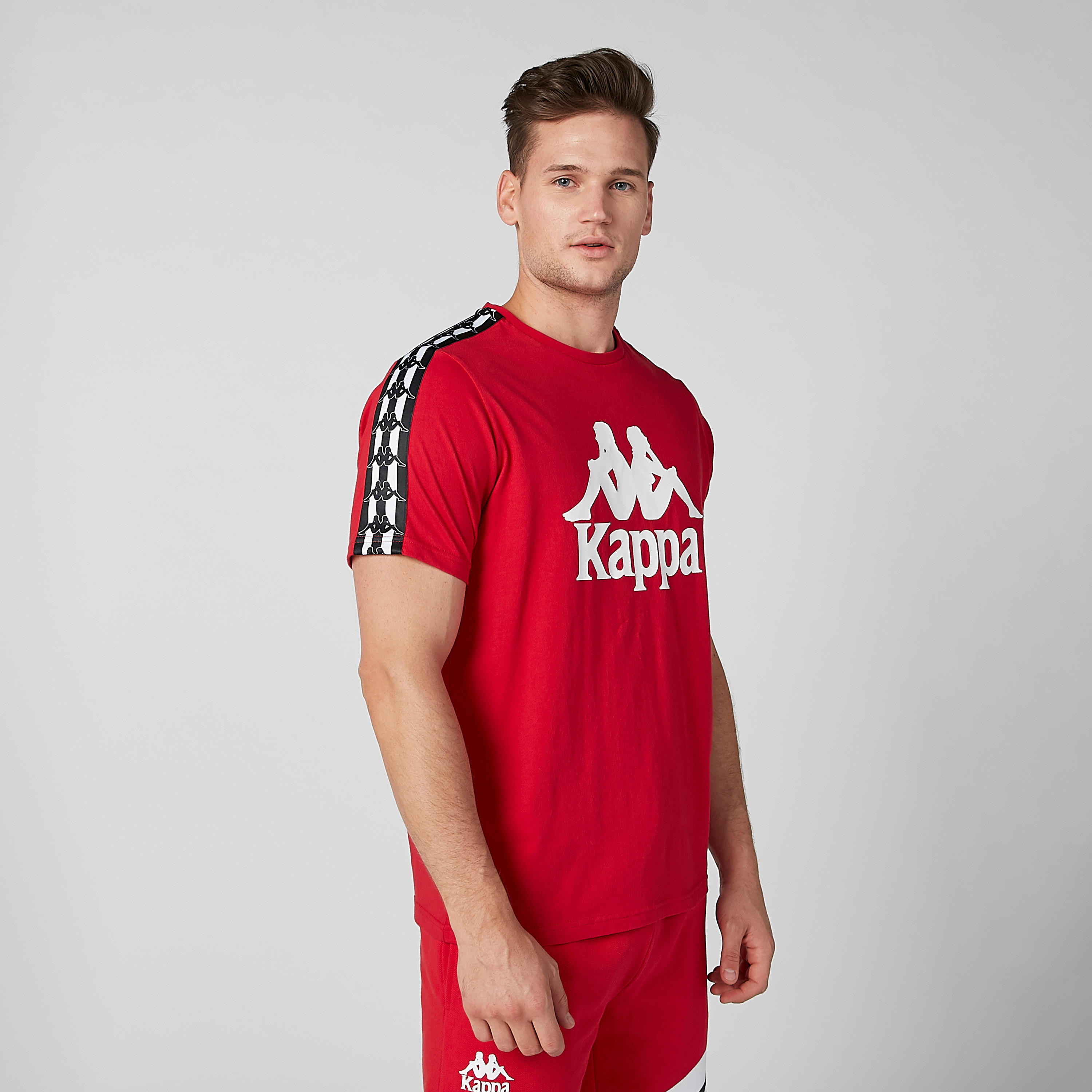 تيشيرت بياقة ضيّقة وشريطة وطبعات من كابا-men-clothing-tshirtsandpolos-tshirts-image-1