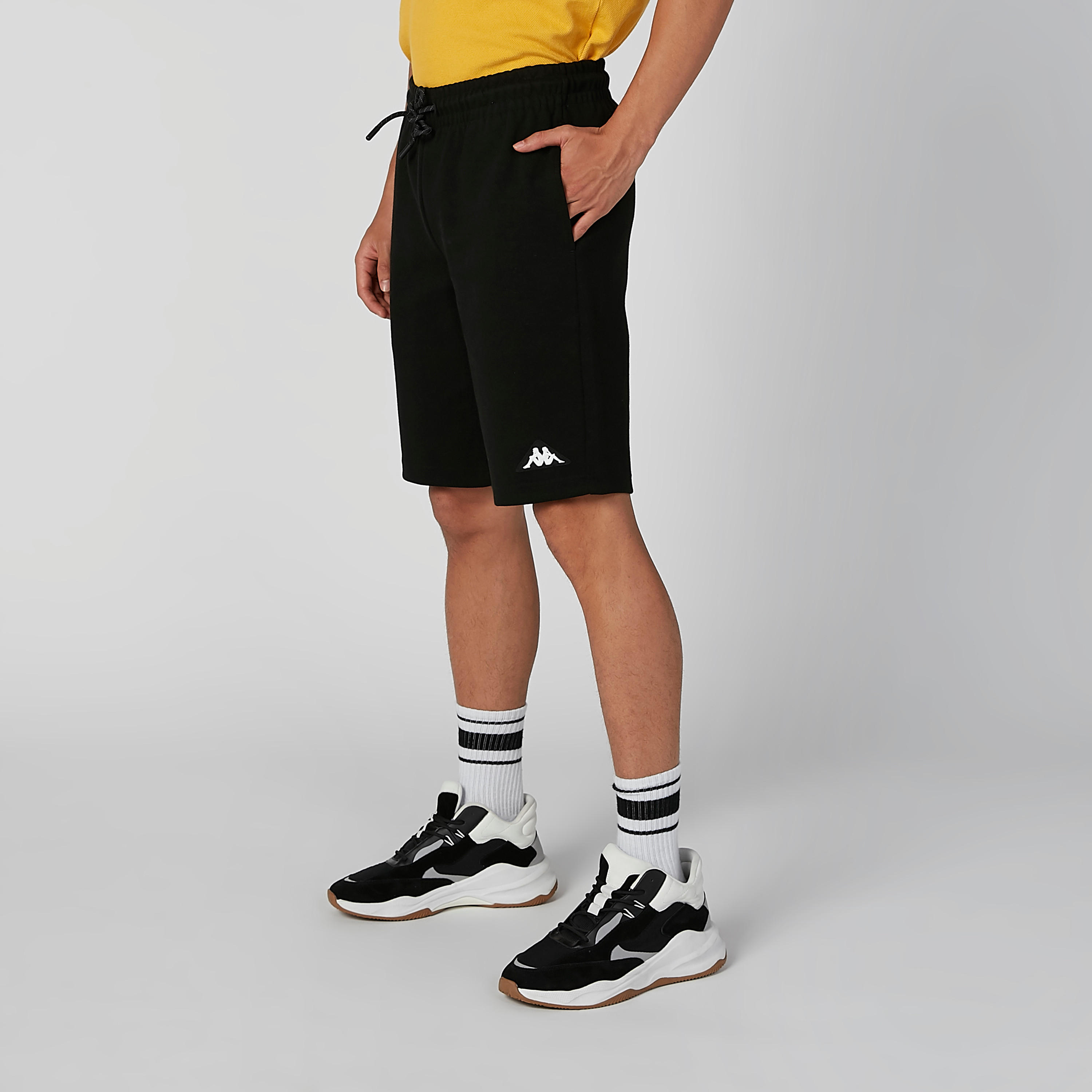 شورت بخصر مطاطي ورباط بجيوب من كابا-men-clothing-bottoms-shorts-image-3