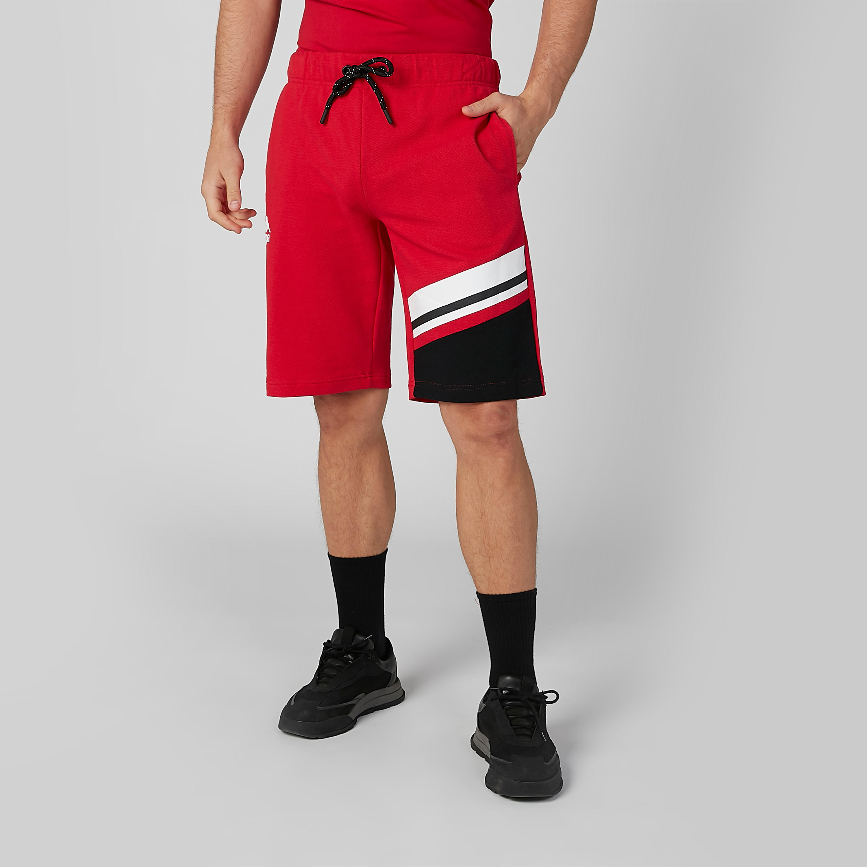 شورت بخصر مطّاطي ورباط وجيوب من كابا-men-clothing-bottoms-shorts-image-4