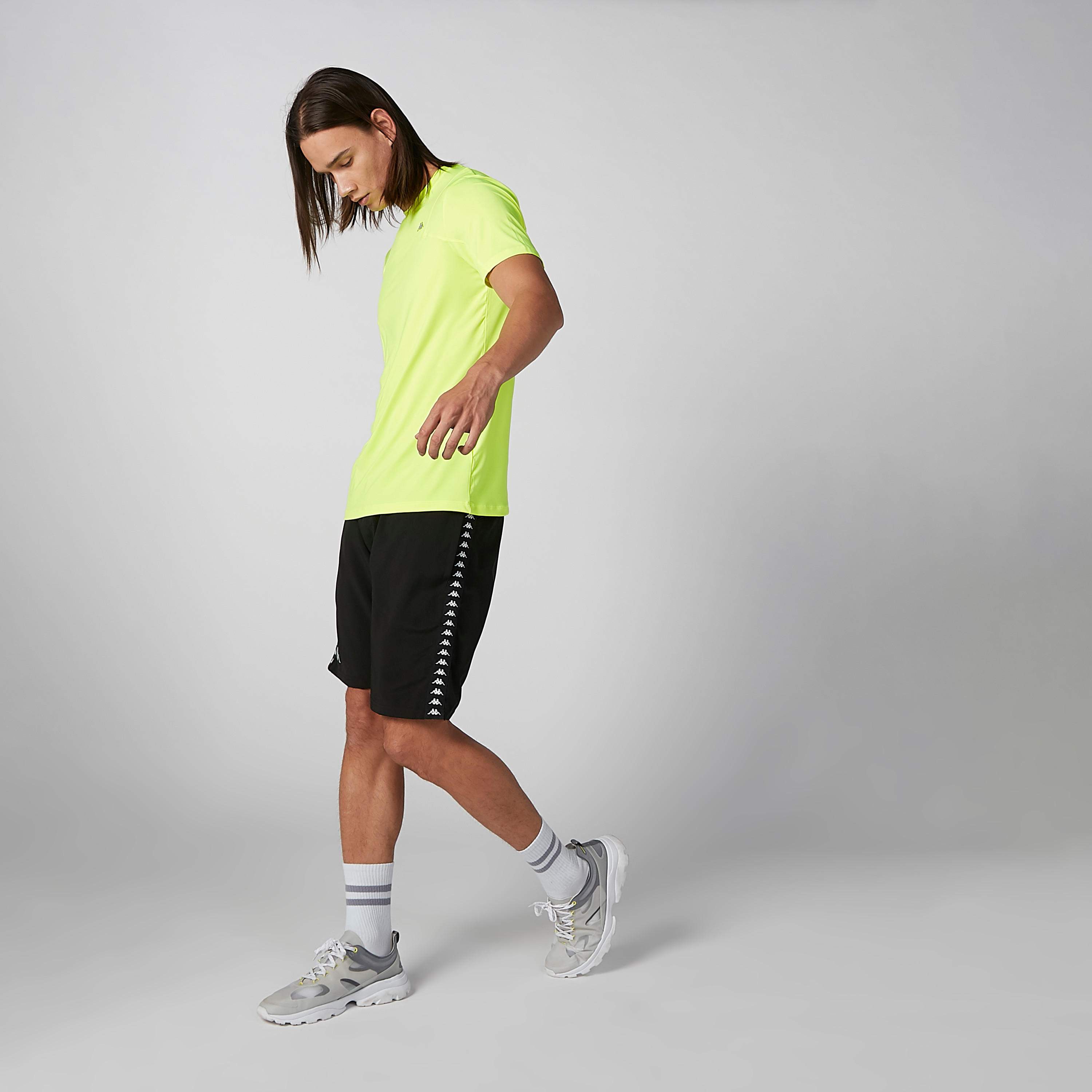 تيشيرت بياقة مستديرة وأكمام قصيرة وطبعات من كابا-men-clothing-tshirtsandpolos-tshirts-image-2