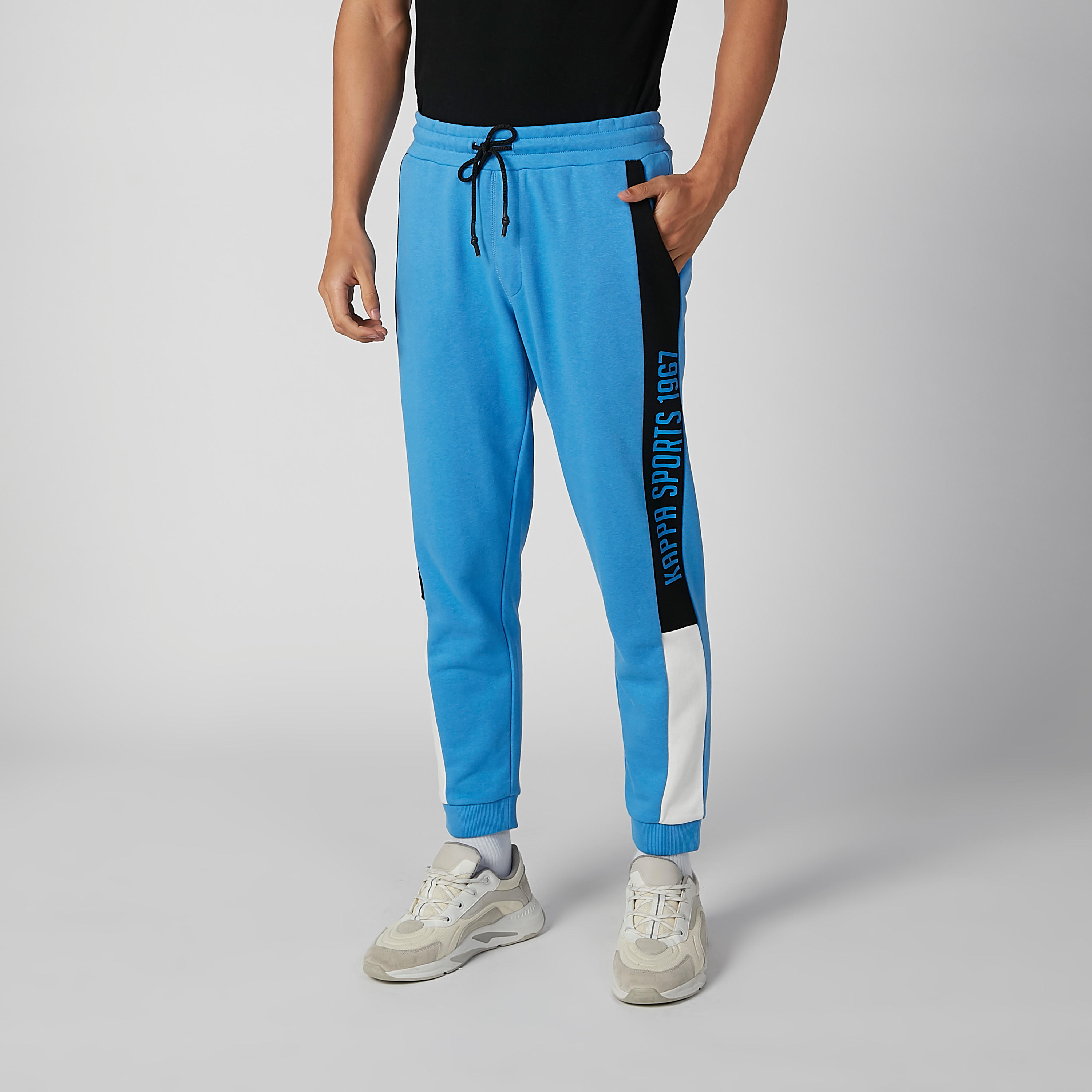 بنطلون رياضي برباط وجيوب وطبعات من كابا-men-clothing-bottoms-joggers-image-3