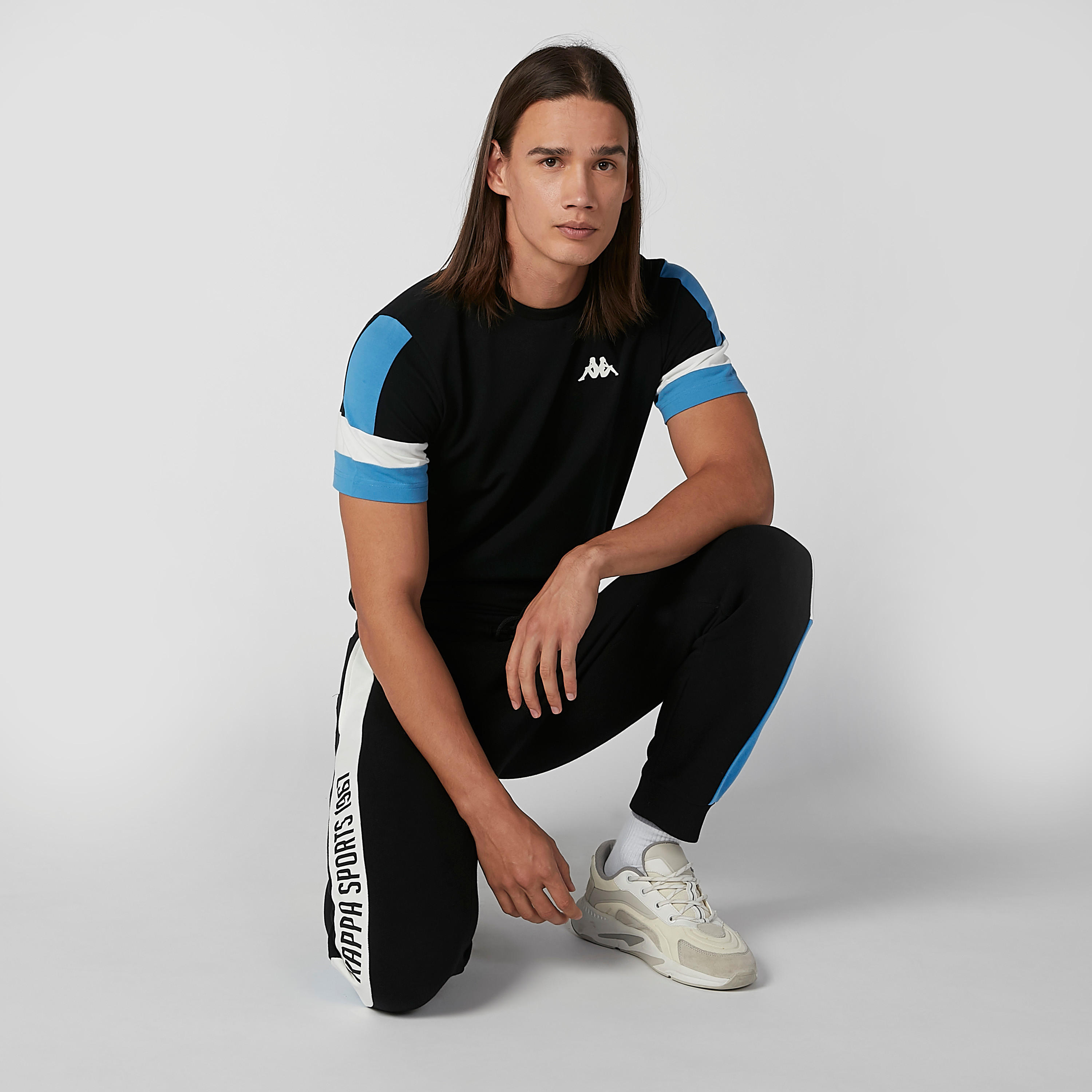 بنطلون رياضي طويل برباط وجيوب وطبعات من كابا-men-clothing-bottoms-joggers-image-2