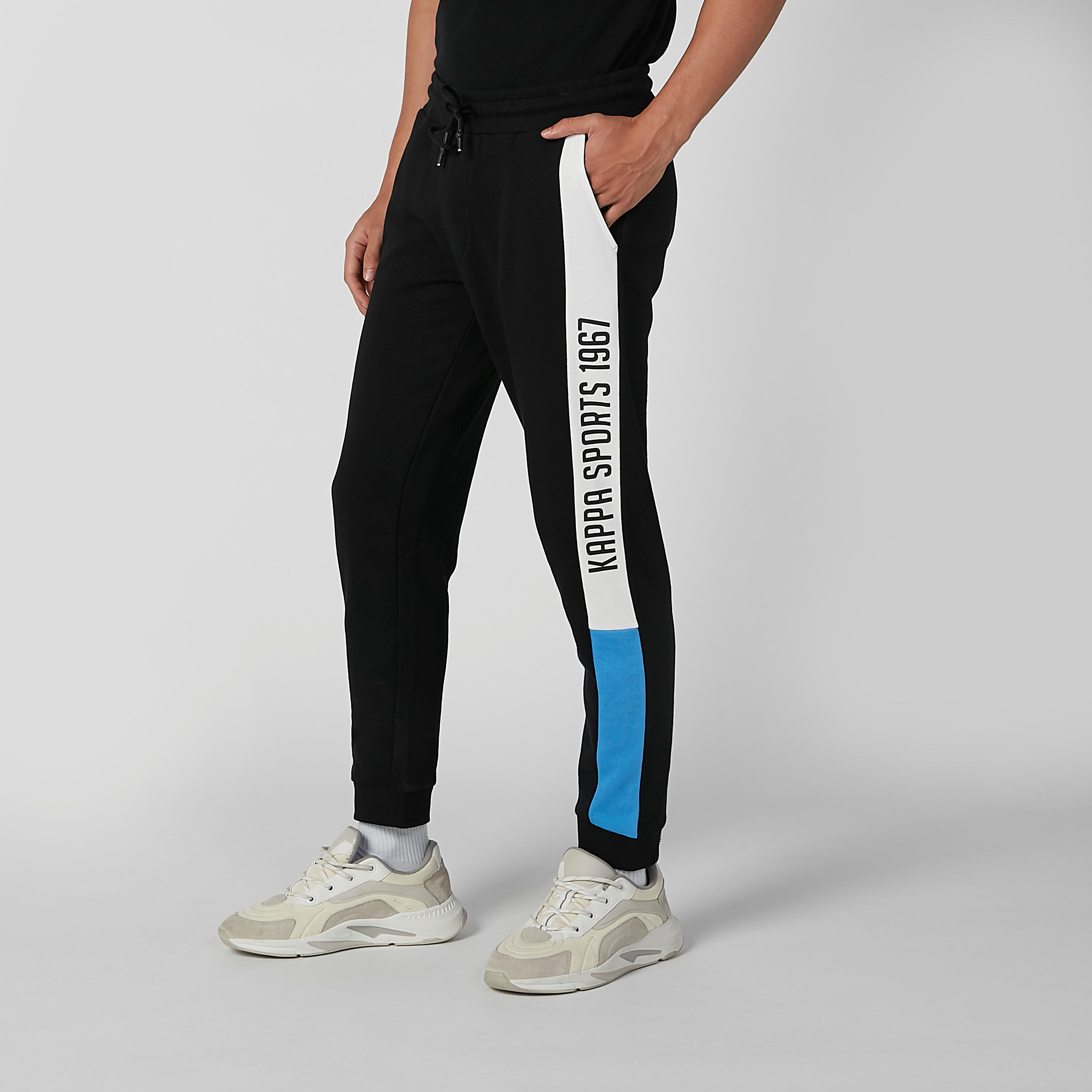 بنطلون رياضي طويل برباط وجيوب وطبعات من كابا-men-clothing-bottoms-joggers-image-1