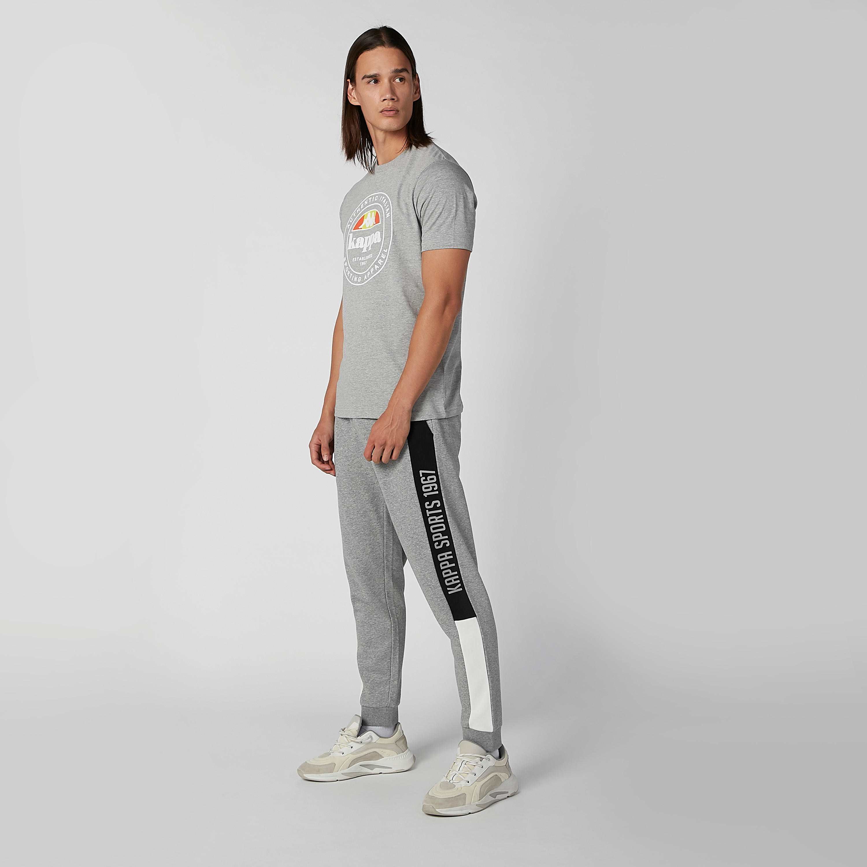 بنطلون رياضي طويل برباط وجيوب وطبعات من كابا-men-clothing-bottoms-joggers-image-2