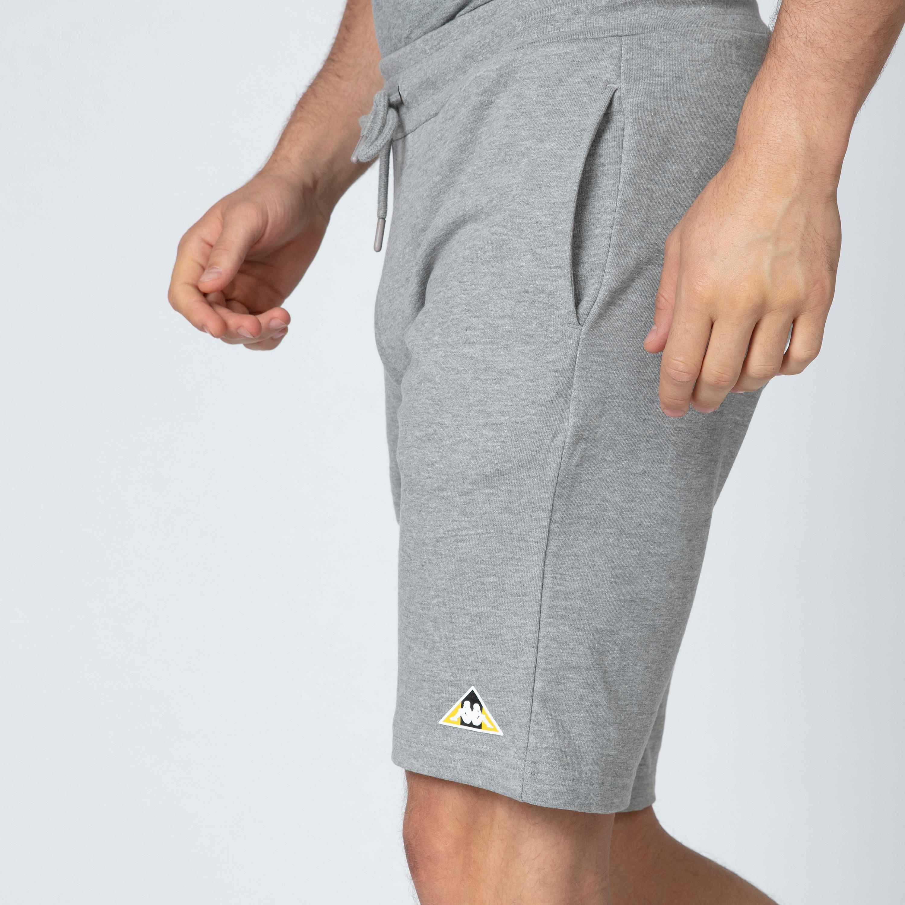 شورت بخصر متوسط الارتفاع ورباط وجيوب من كابا-men-clothing-bottoms-shorts-image-4