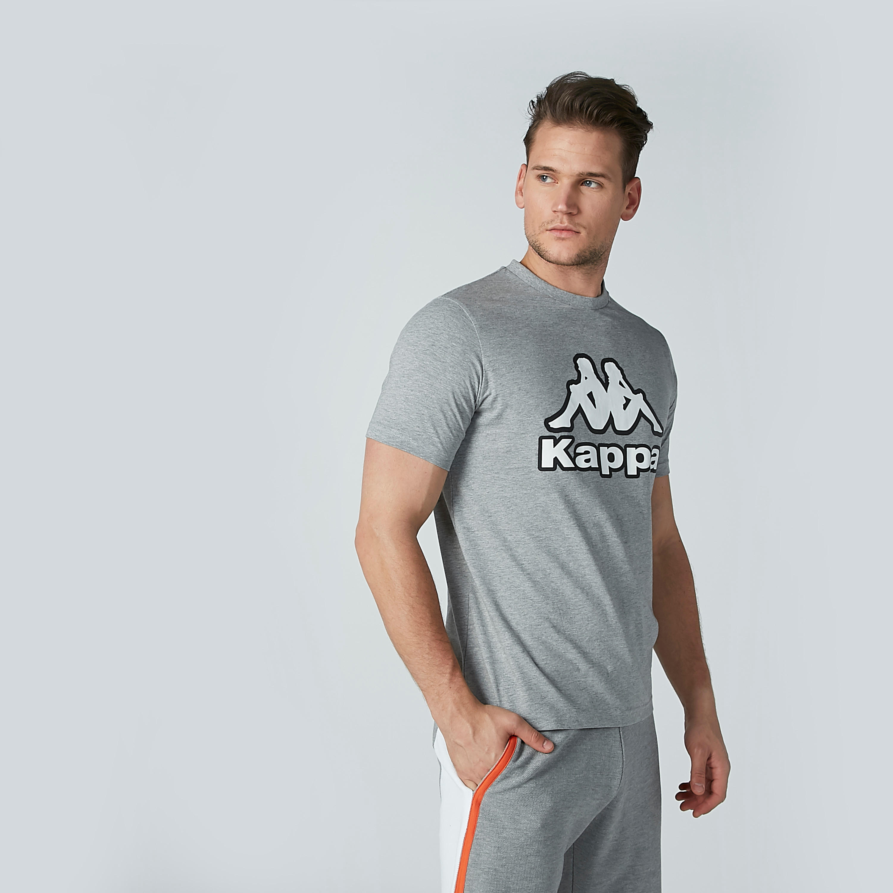 تيشيرت بياقة مستديرة وأكمام قصيرة وطبعات من كابا-men-clothing-sportswearandactivewear-tshirtsandpolos-image-3