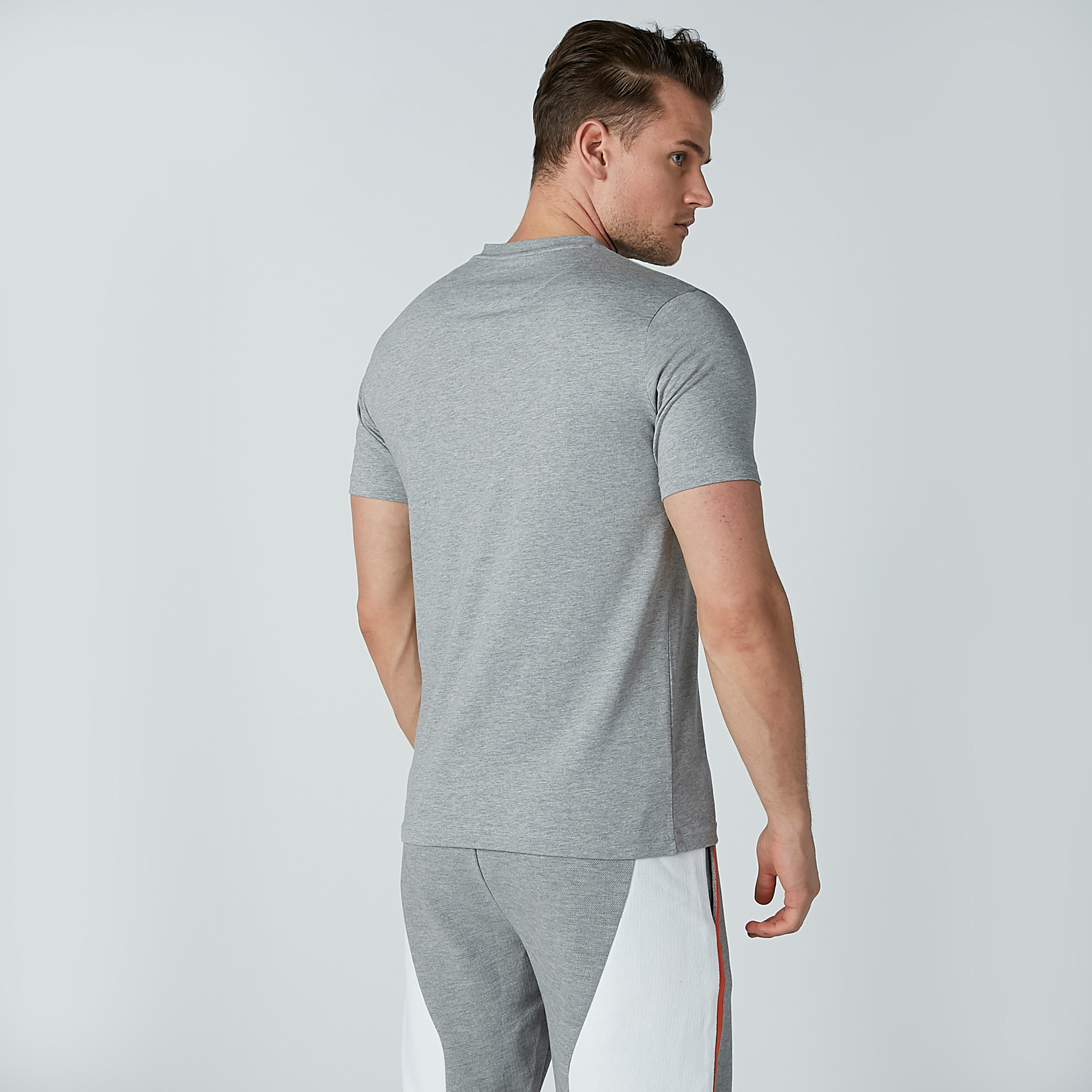 تيشيرت بياقة مستديرة وأكمام قصيرة وطبعات من كابا-men-clothing-sportswearandactivewear-tshirtsandpolos-image-4