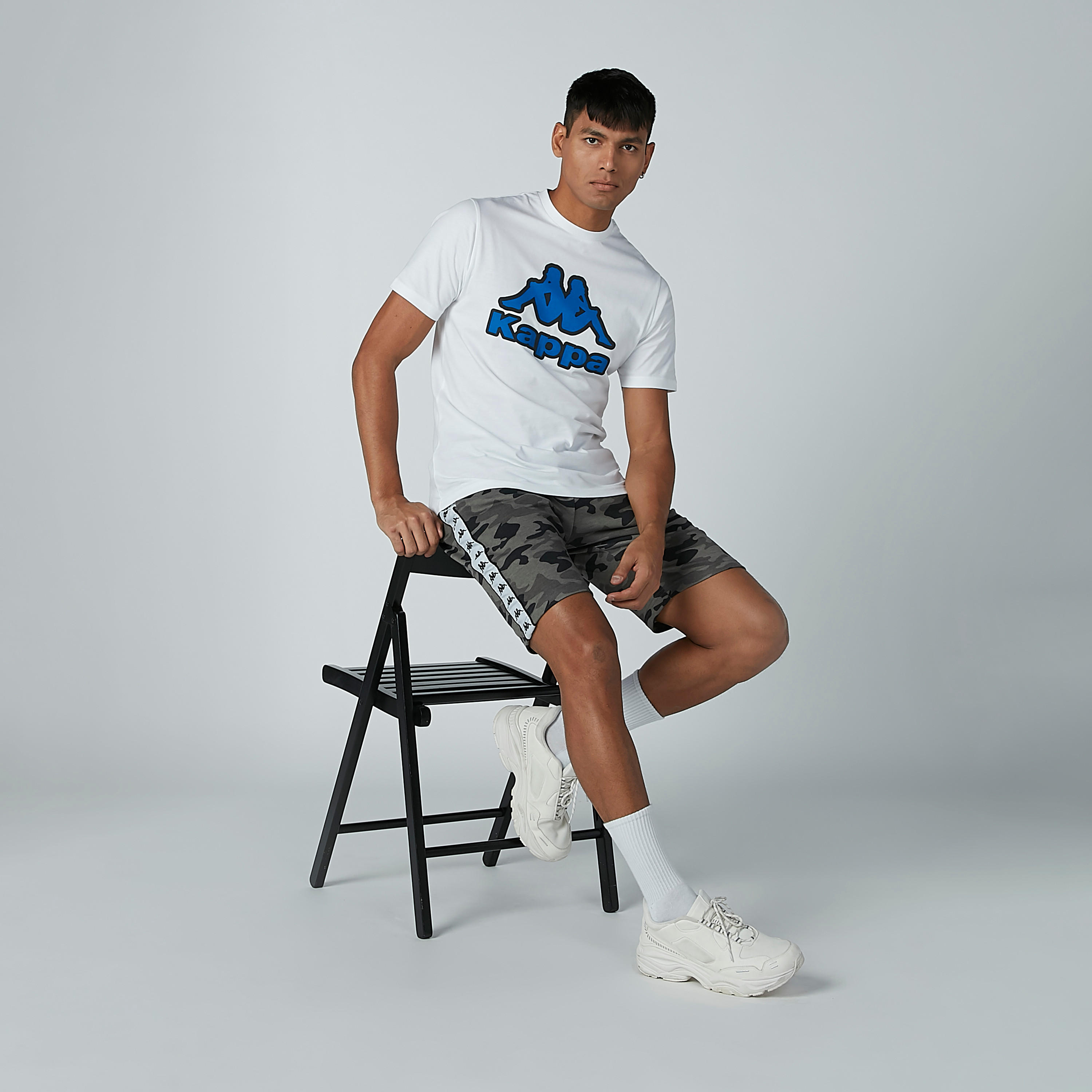 تيشيرت بياقة مستديرة وأكمام قصيرة وطبعات من كابا-men-clothing-tshirtsandpolos-tshirts-image-2