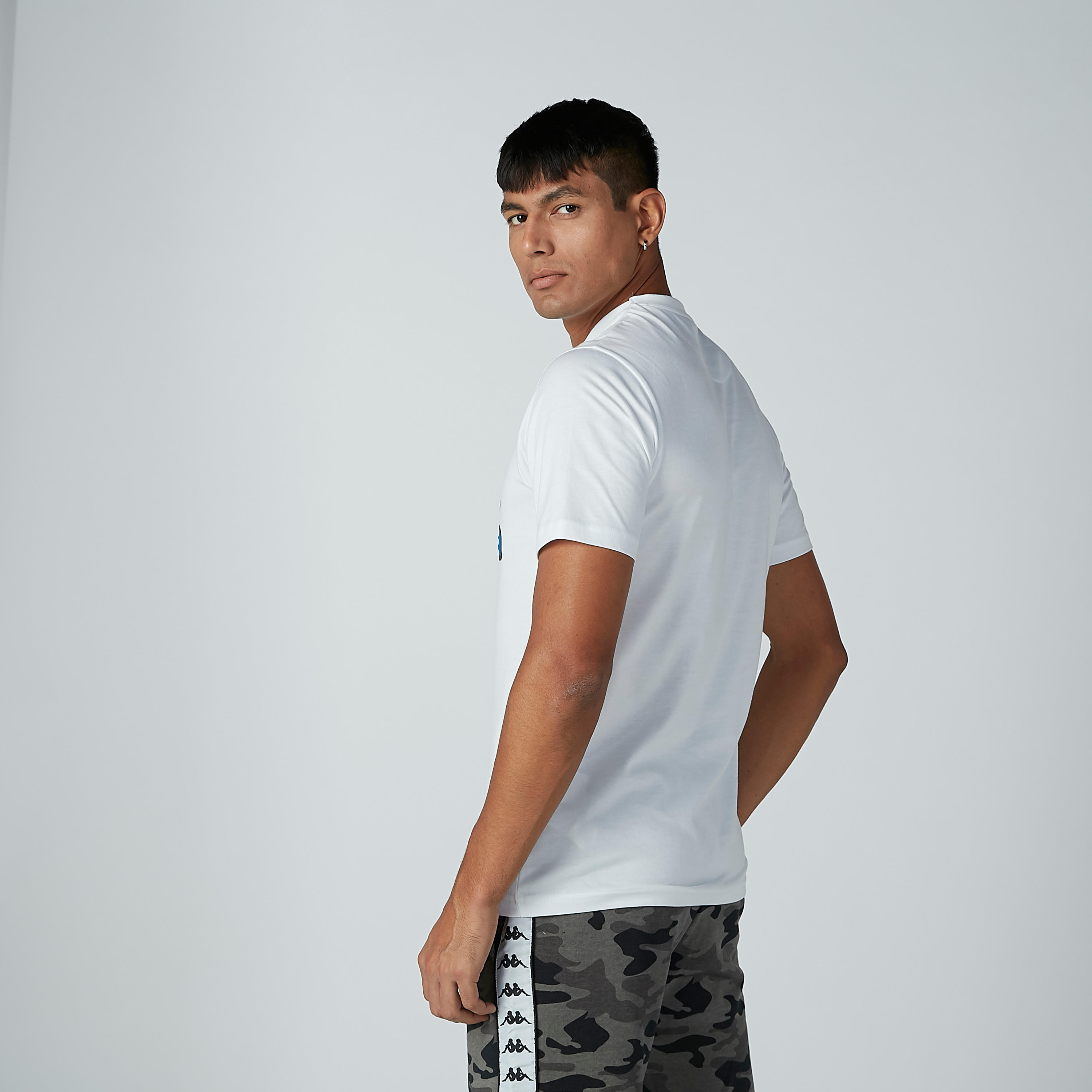 تيشيرت بياقة مستديرة وأكمام قصيرة وطبعات من كابا-men-clothing-tshirtsandpolos-tshirts-image-4