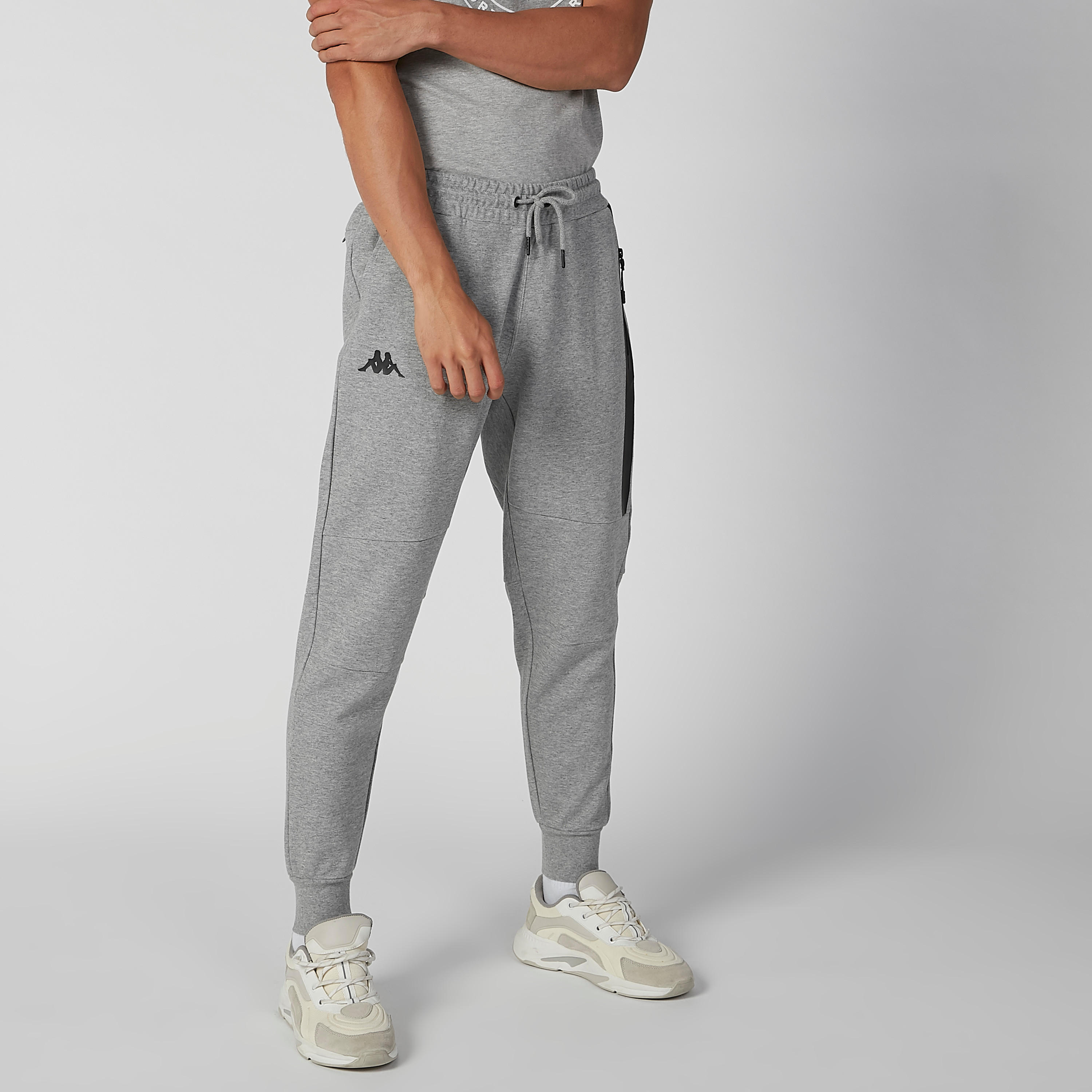 بنطلون رياضي برباط وجيوب وطبعات من كابا-men-clothing-bottoms-joggers-image-1