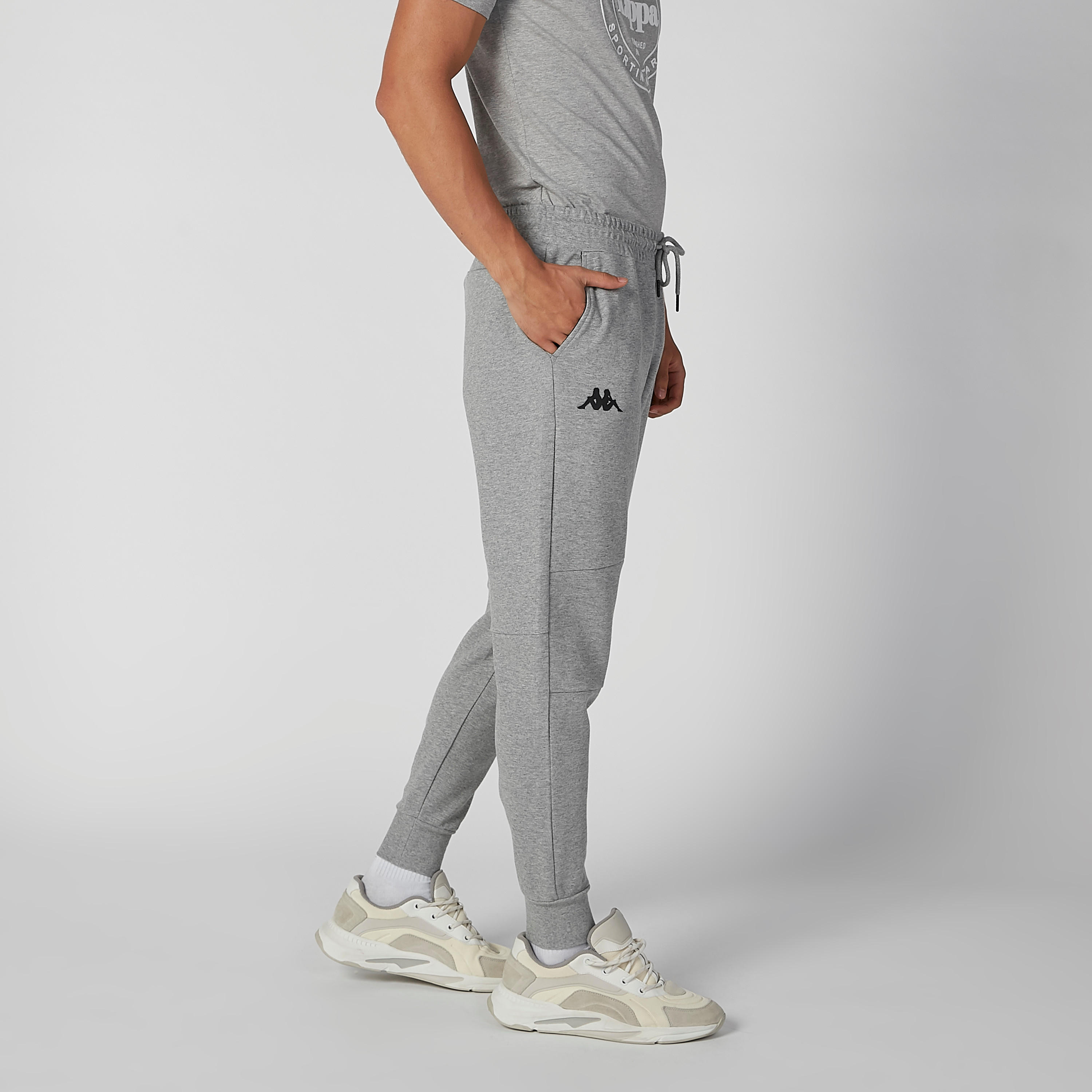 بنطلون رياضي برباط وجيوب وطبعات من كابا-men-clothing-bottoms-joggers-image-2