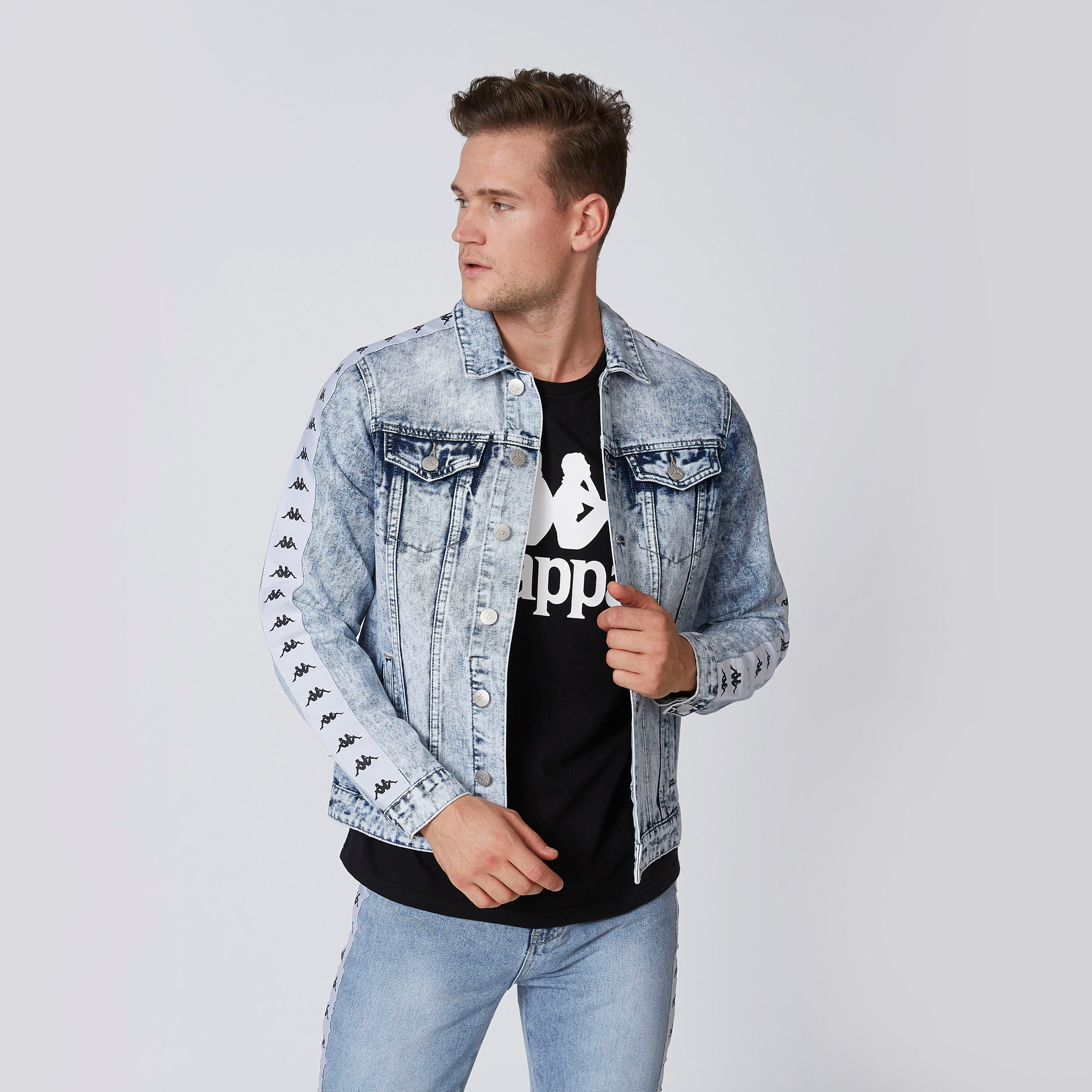 جاكيت دينم بأكمام طويلة وجيوب بطيّة وأزرار وطبعات من كابا-men-clothing-jacketsandblazers-jackets-image-4