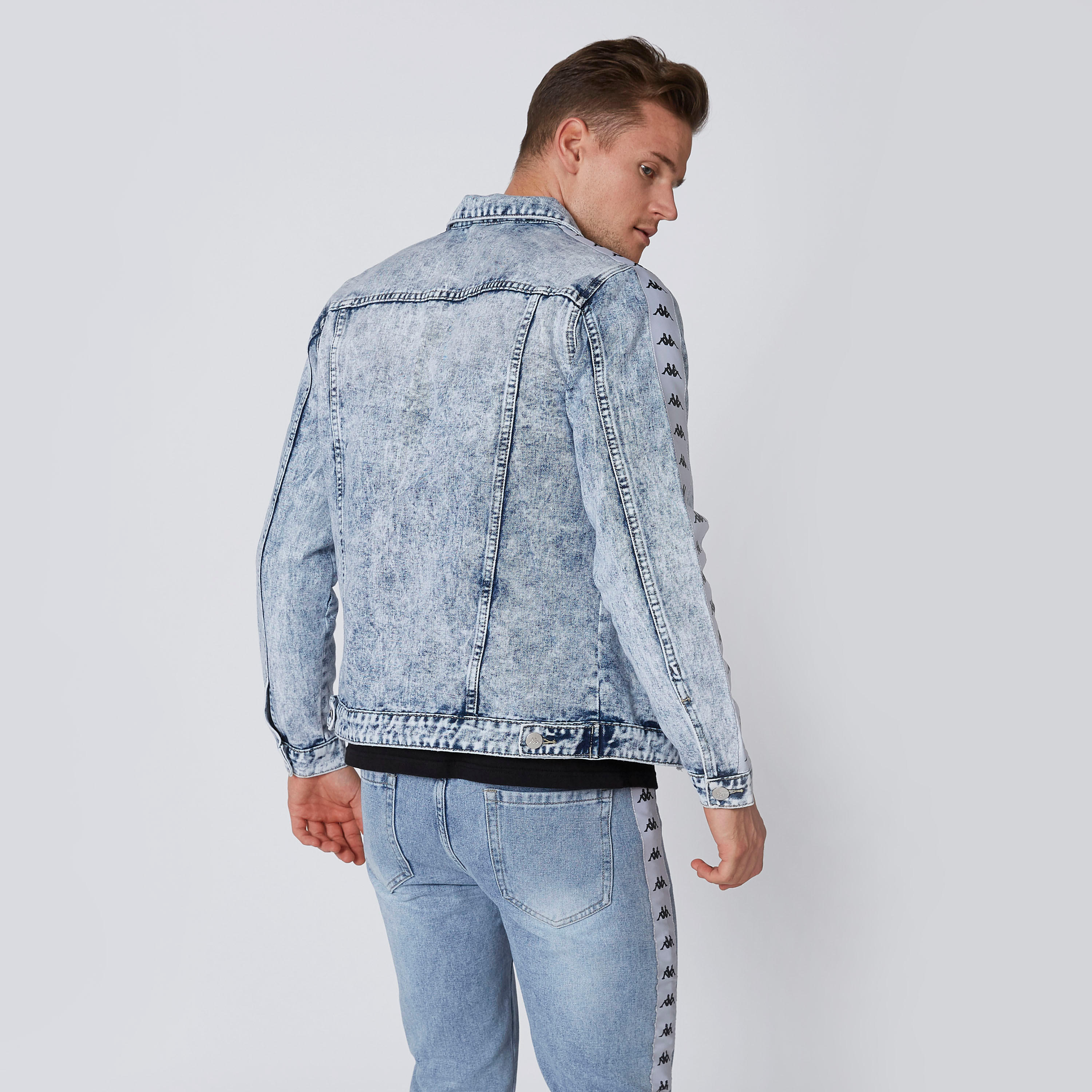 جاكيت دينم بأكمام طويلة وجيوب بطيّة وأزرار وطبعات من كابا-men-clothing-jacketsandblazers-jackets-image-3