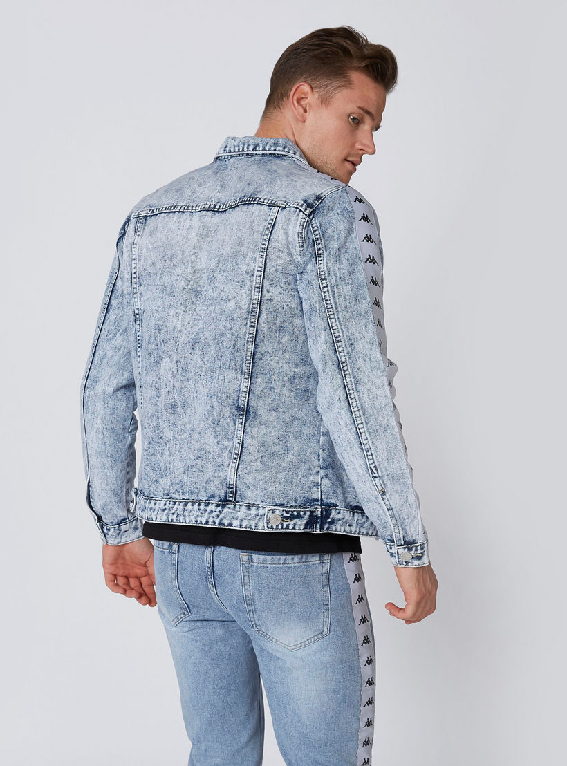 جاكيت دينم بأكمام طويلة وجيوب بطيّة وأزرار وطبعات من كابا-men-clothing-jacketsandblazers-jackets-image-3