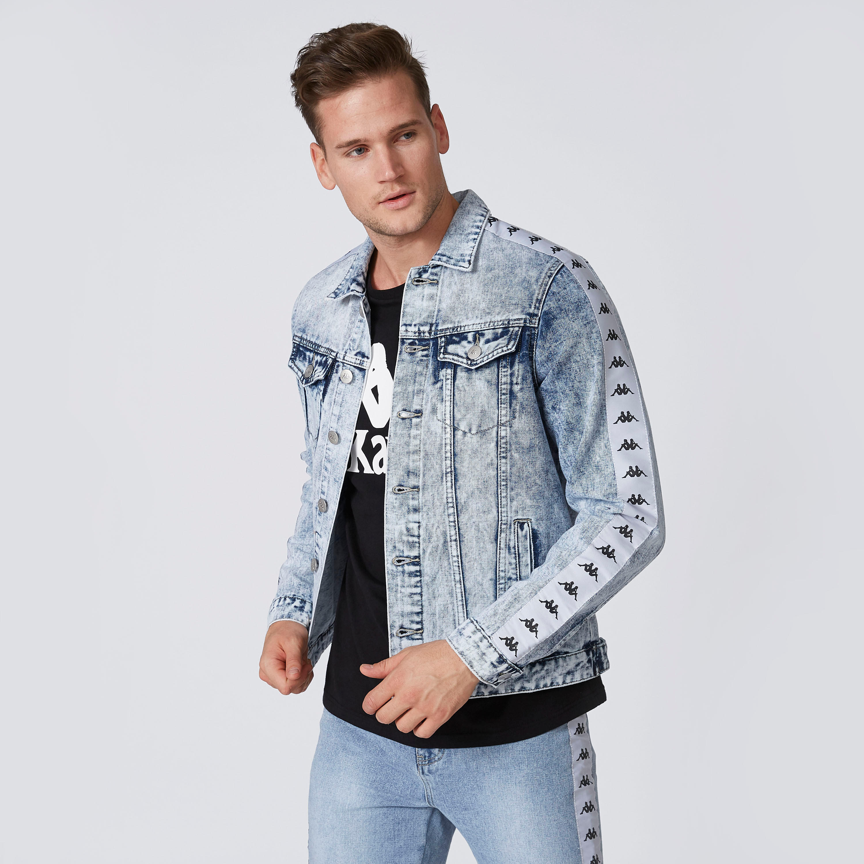جاكيت دينم بأكمام طويلة وجيوب بطيّة وأزرار وطبعات من كابا-men-clothing-jacketsandblazers-jackets-image-2